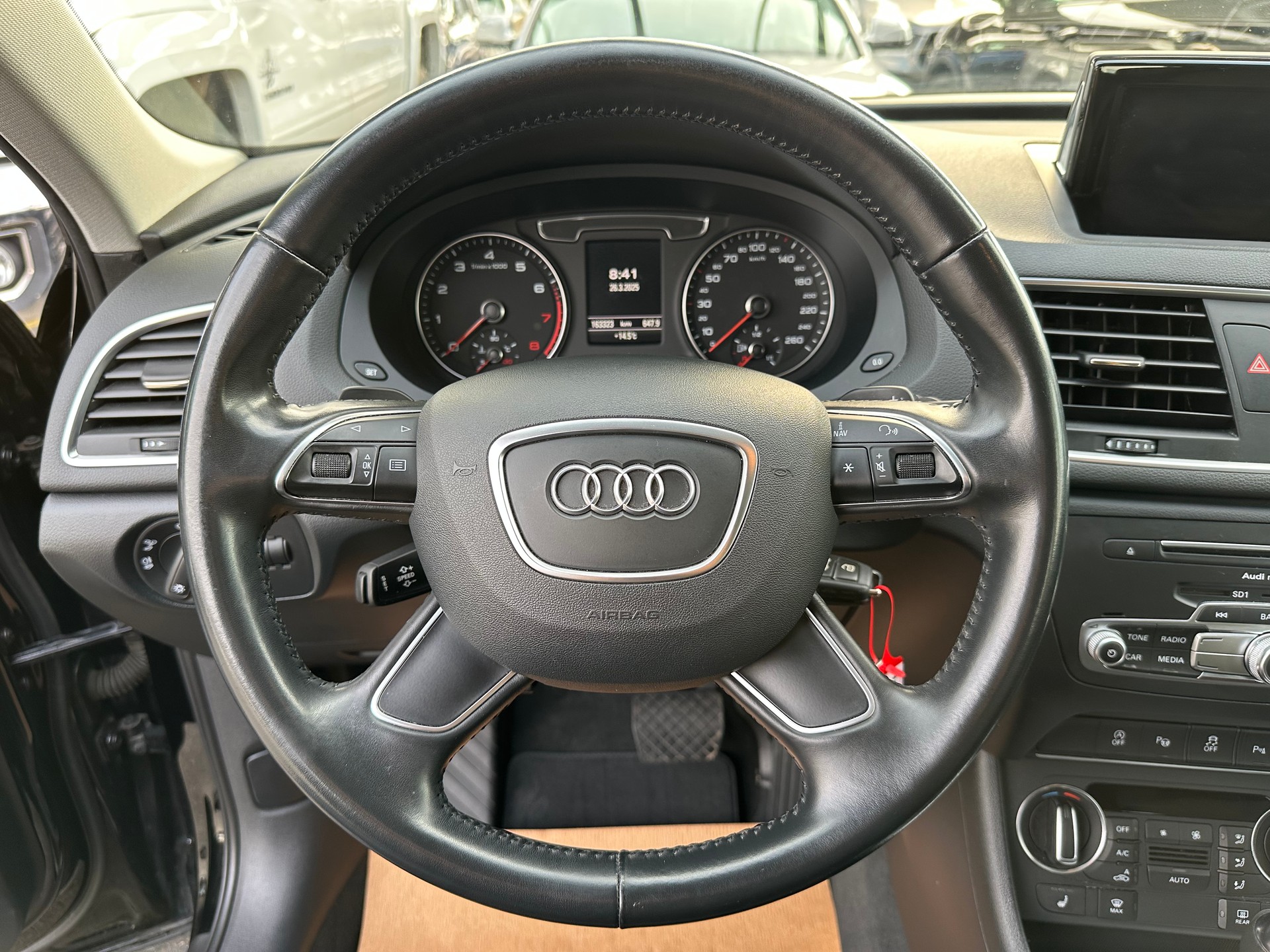 AUDI Q3 2.0 TFSI quattro S-tronic-image-9