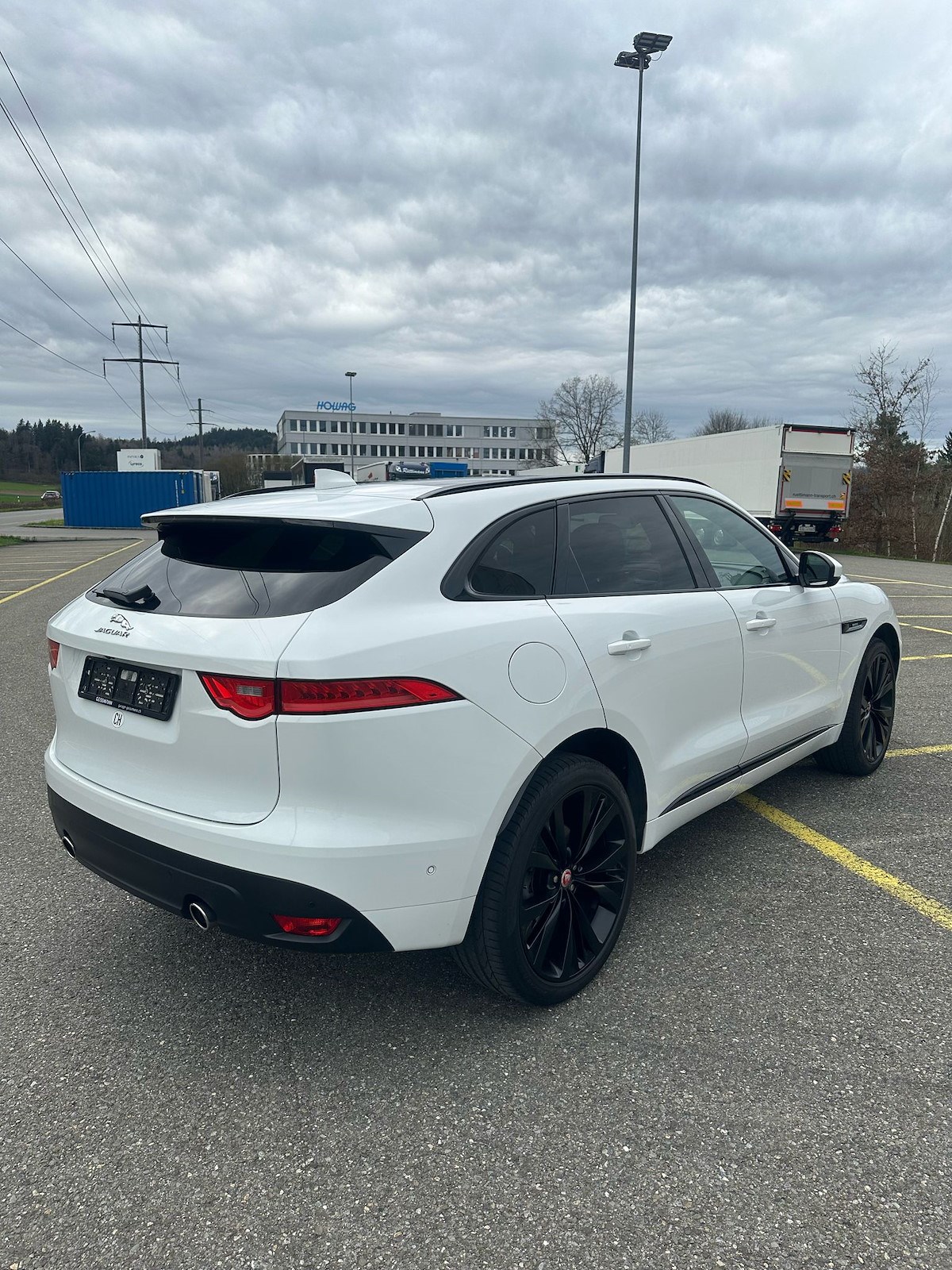 JAGUAR F-Pace 3.0 V6 D R-Sport AWD-showroom-element-3
