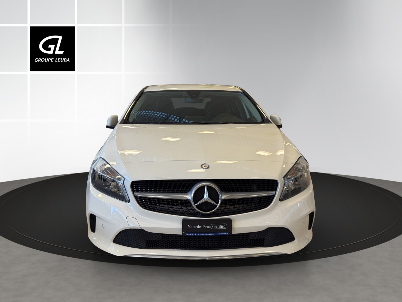MERCEDES-BENZ A 180 Urban-showroom-element-1