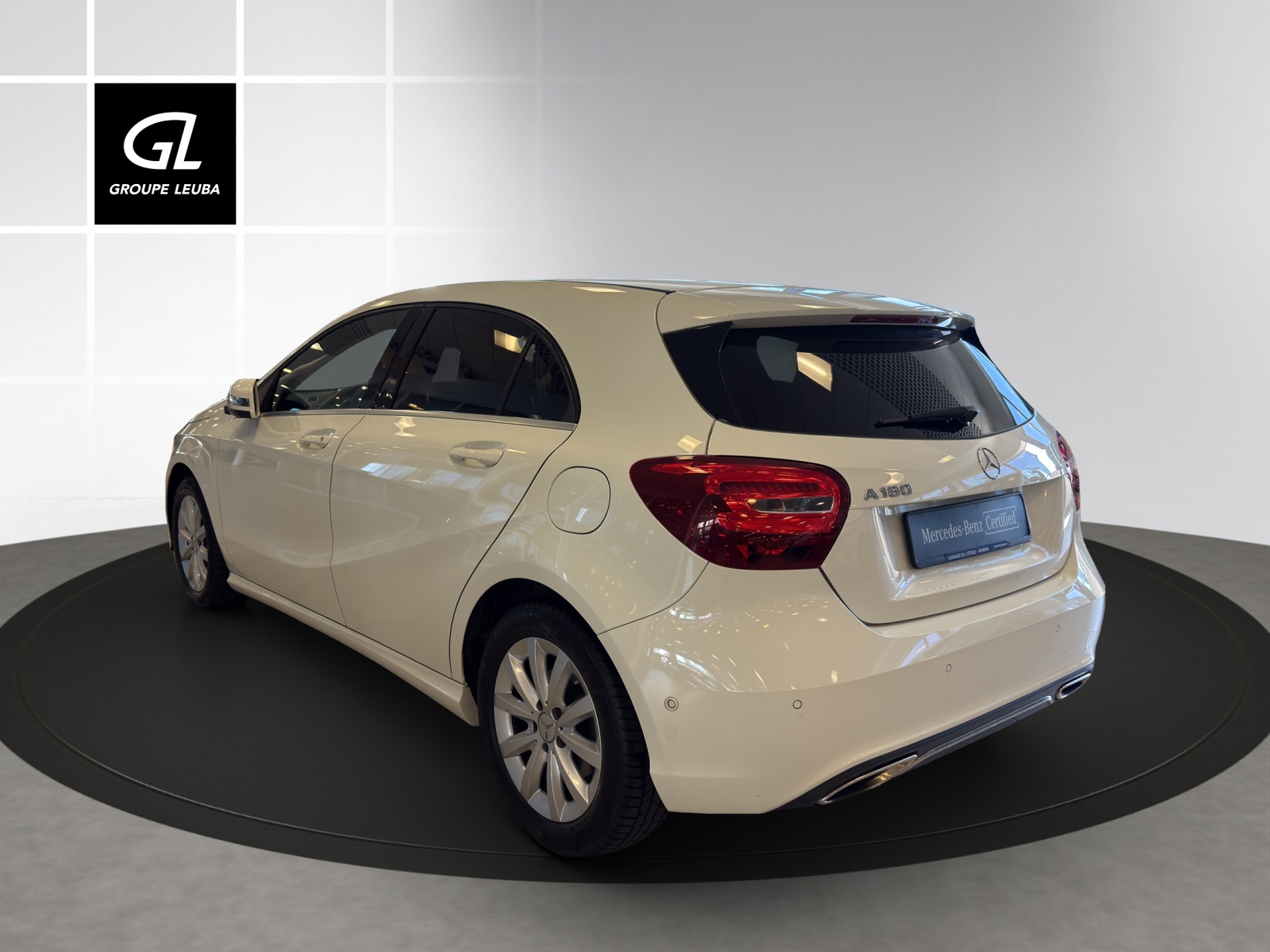MERCEDES-BENZ A 180 Urban-showroom-element-3