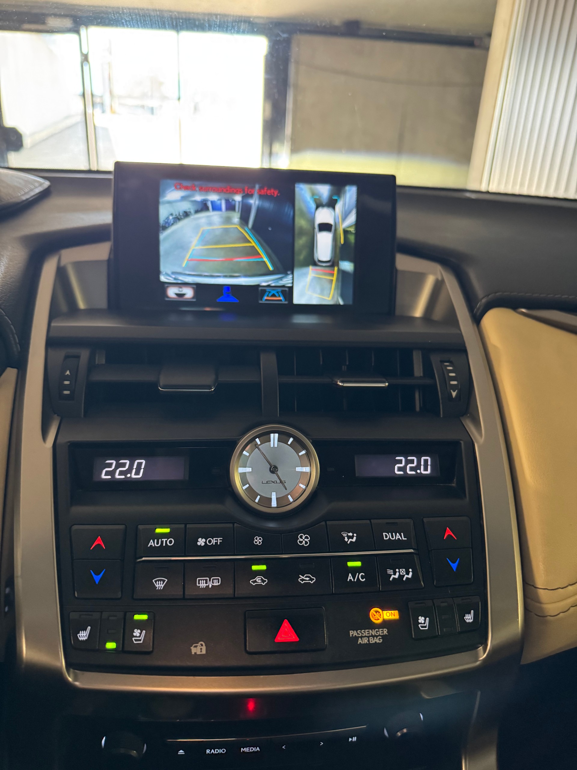 LEXUS NX 300h excellence E-Four Automatic-image-11