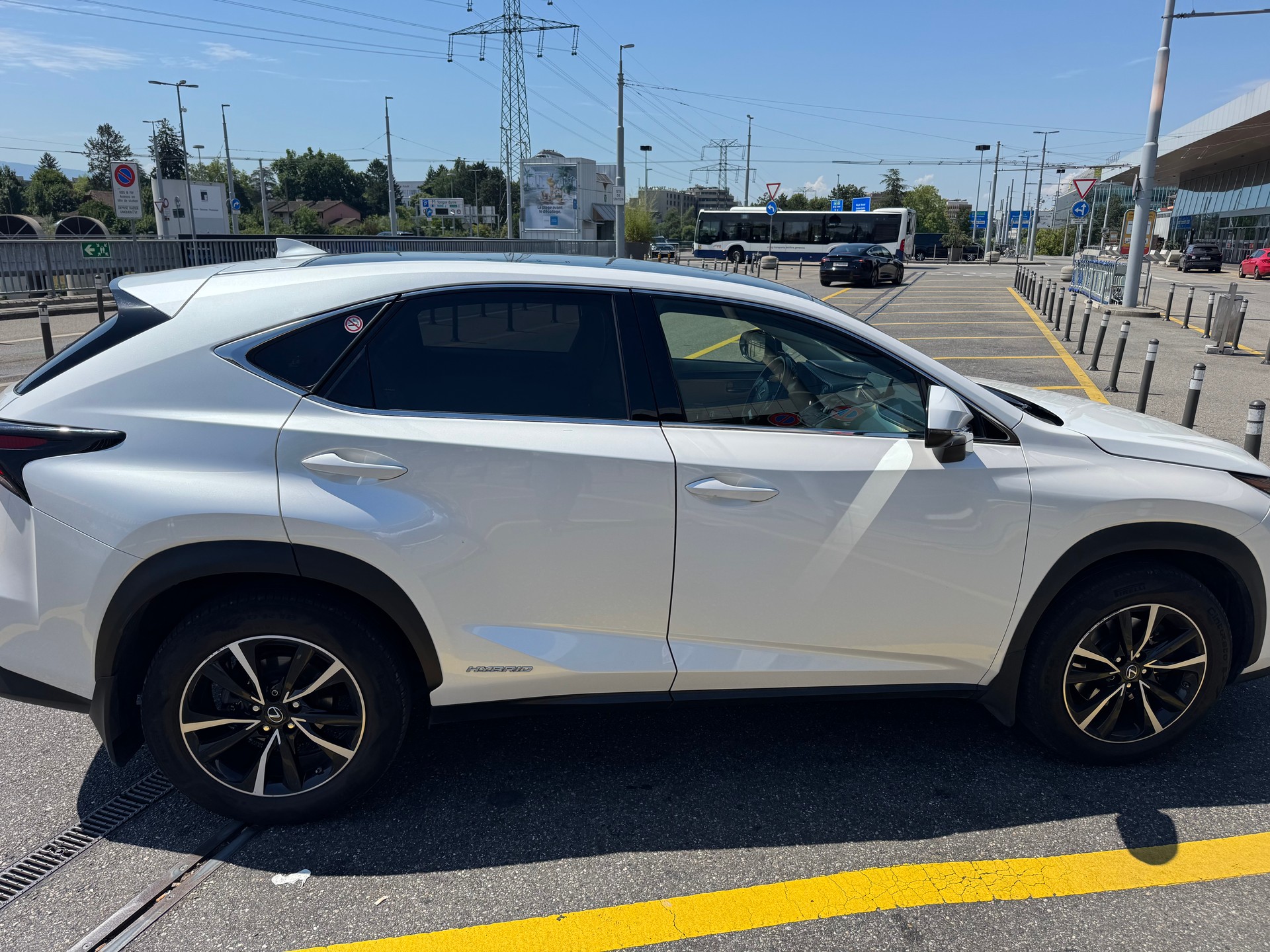 LEXUS NX 300h excellence E-Four Automatic-image-1