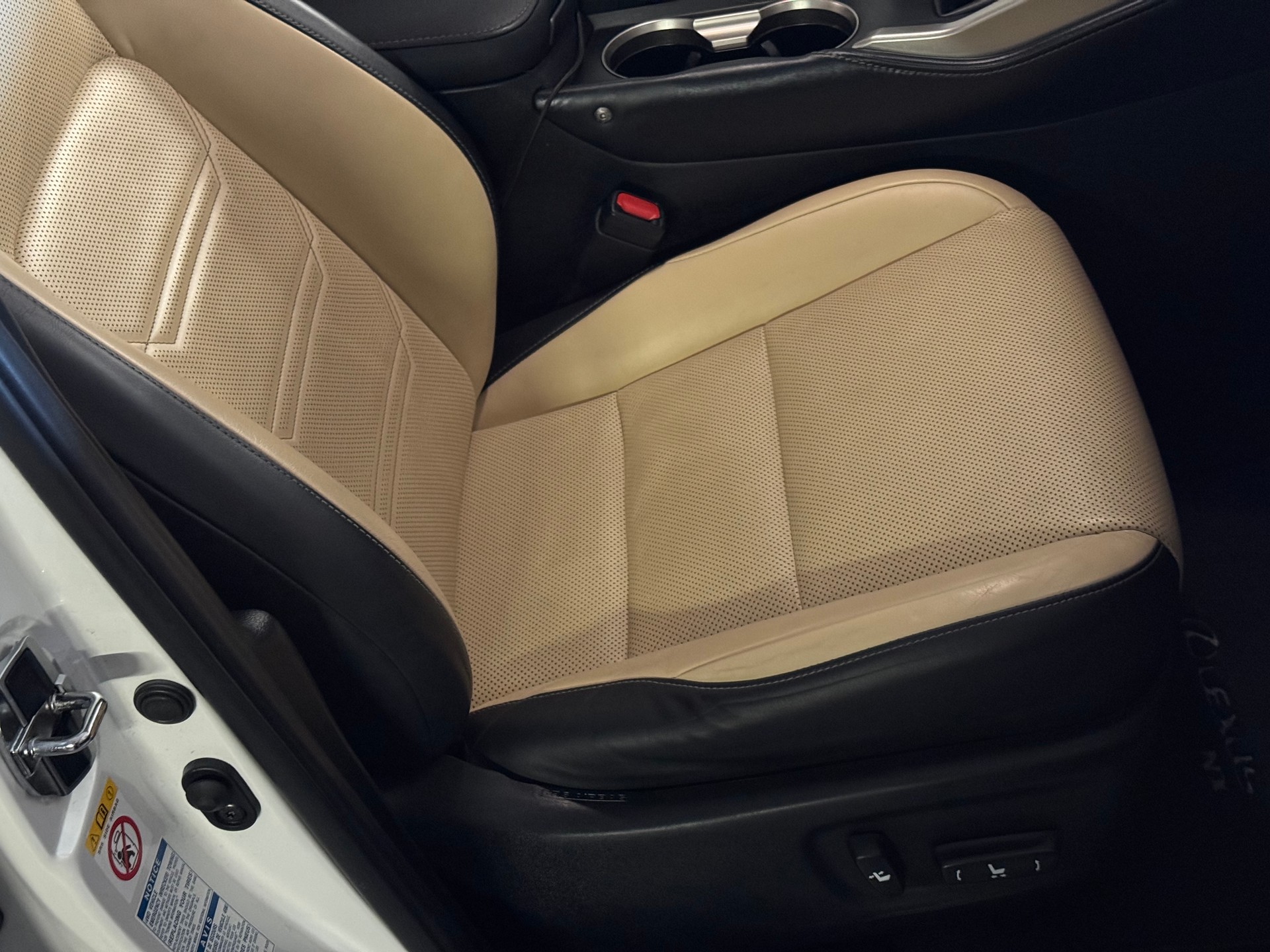 LEXUS NX 300h excellence E-Four Automatic-image-9