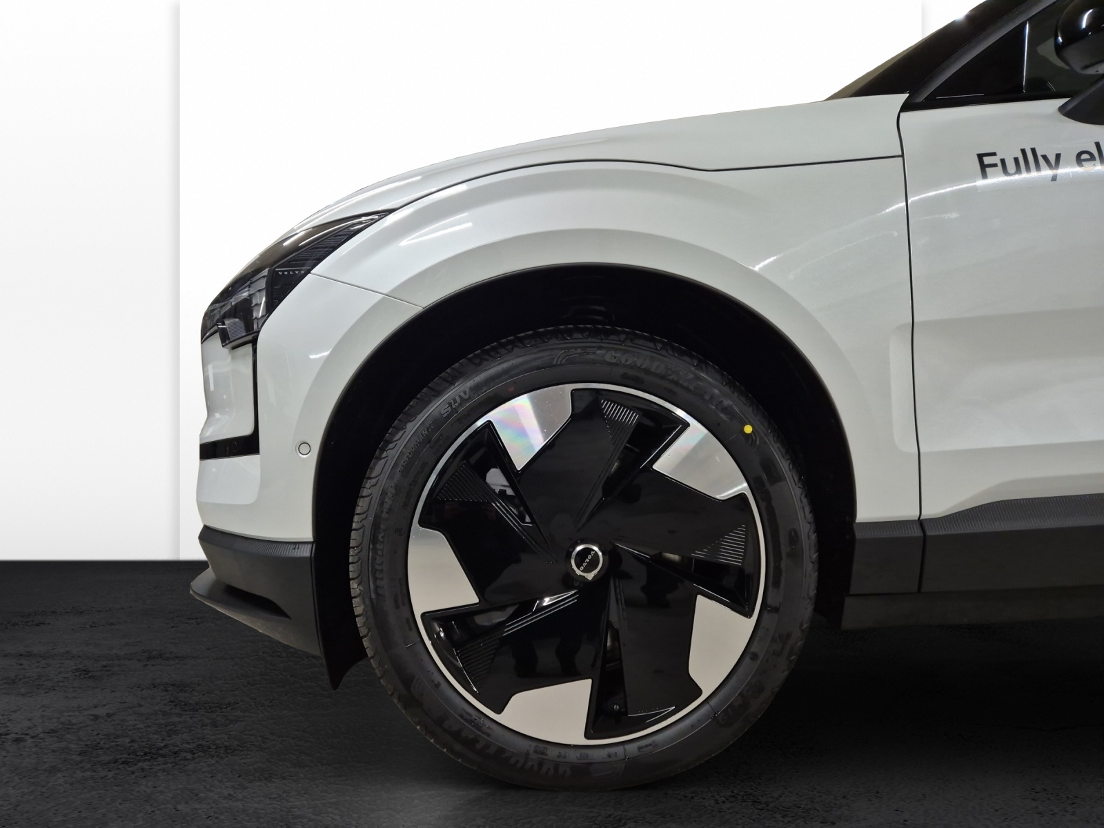 VOLVO EX 30 E60 Twin Ultra Performance AWD-image-16