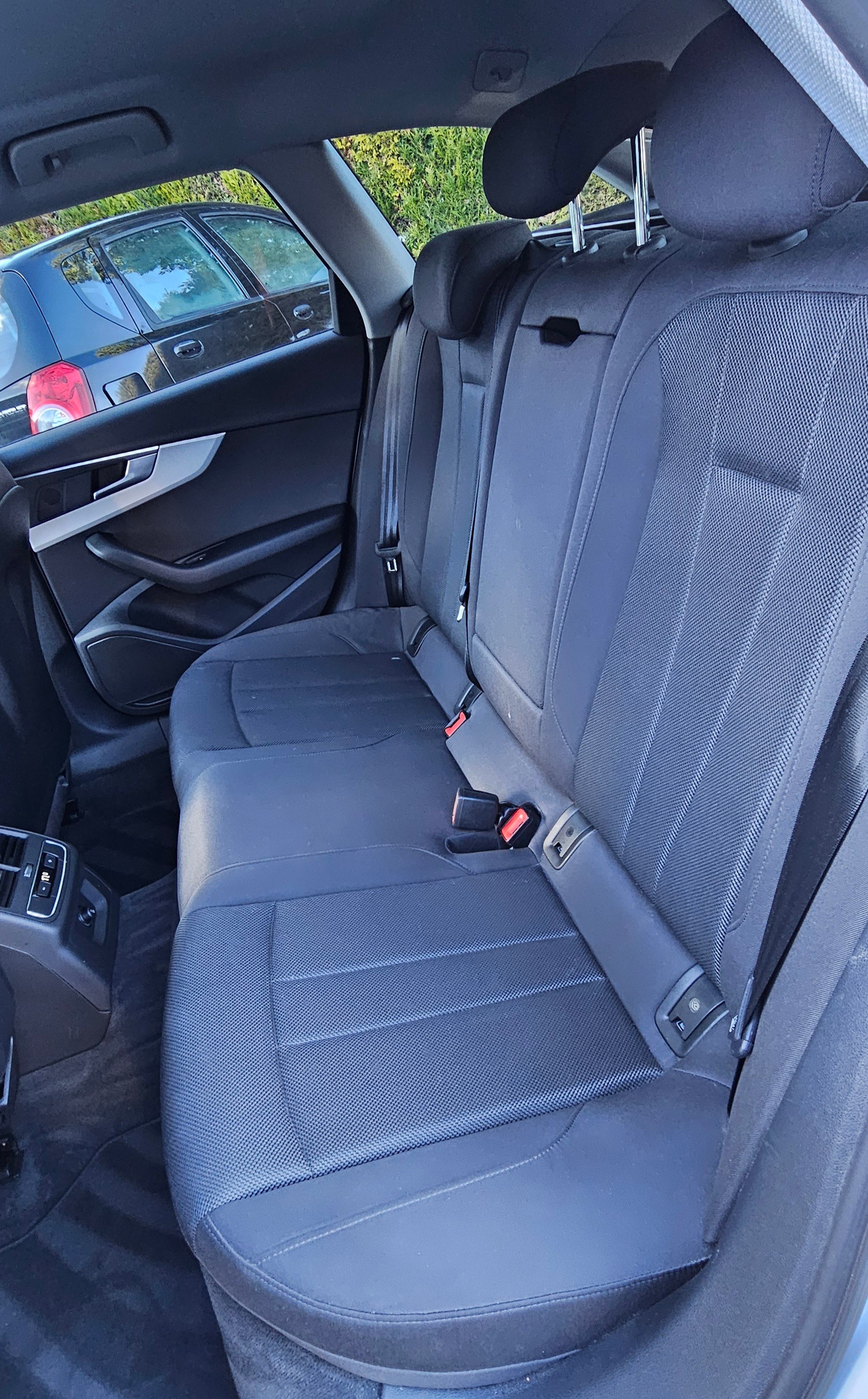 AUDI A4 Avant 35 TDI advanced Attraction S-tronic-image-10