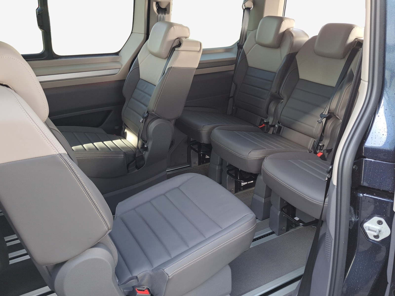 VW MULTIVAN Multivan 2.0 TDI Style Liberty DSG-image-13