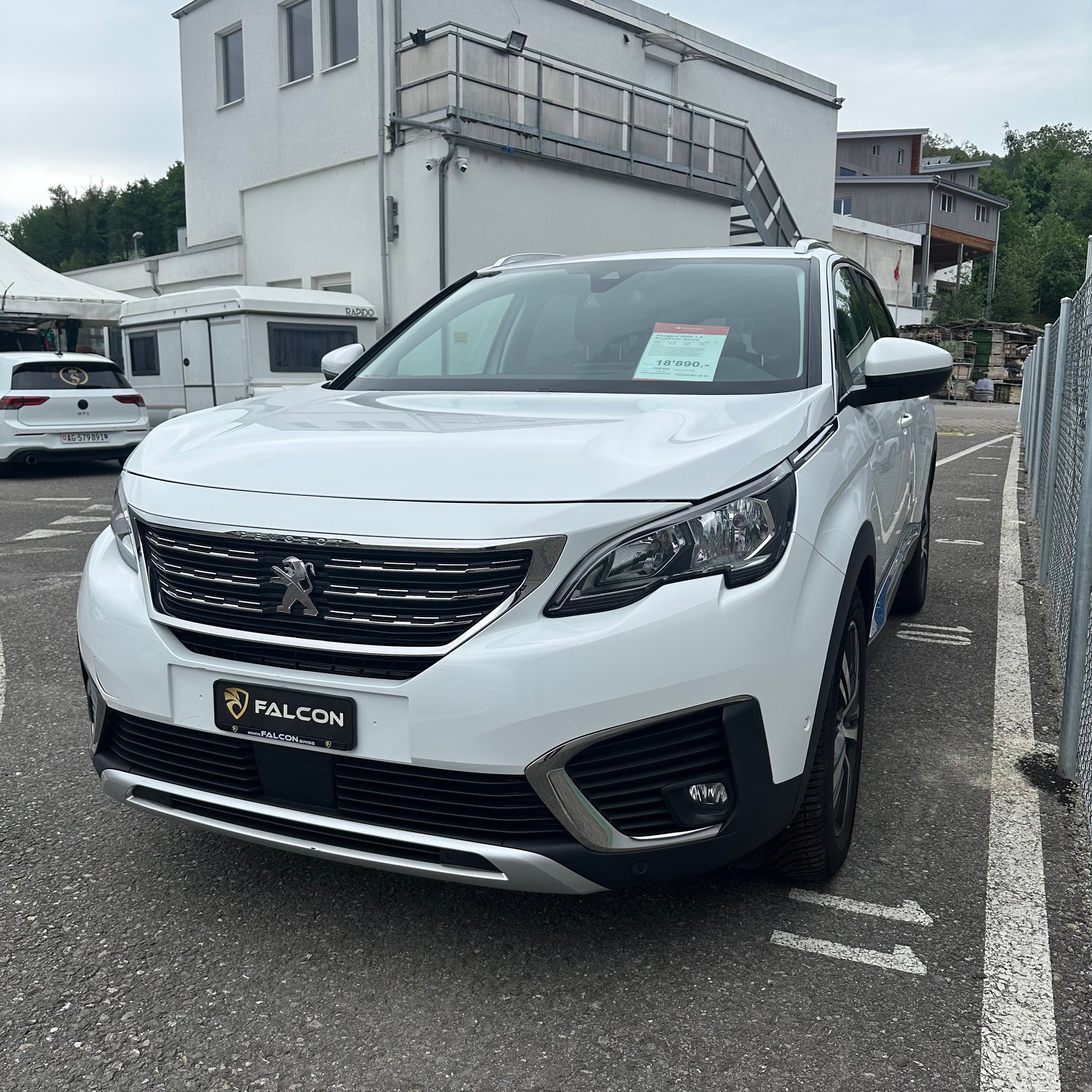 PEUGEOT 5008 1.2 Pure Tech Allure EAT-showroom-element-2