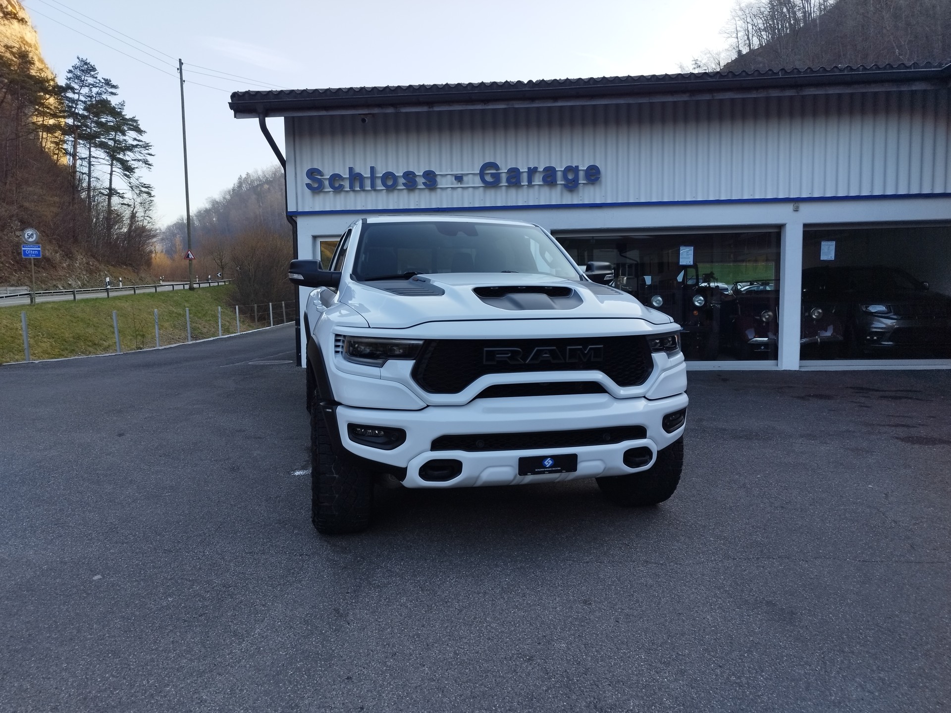 DODGE 1500 TRX Level 2 Facelift-showroom-element-2