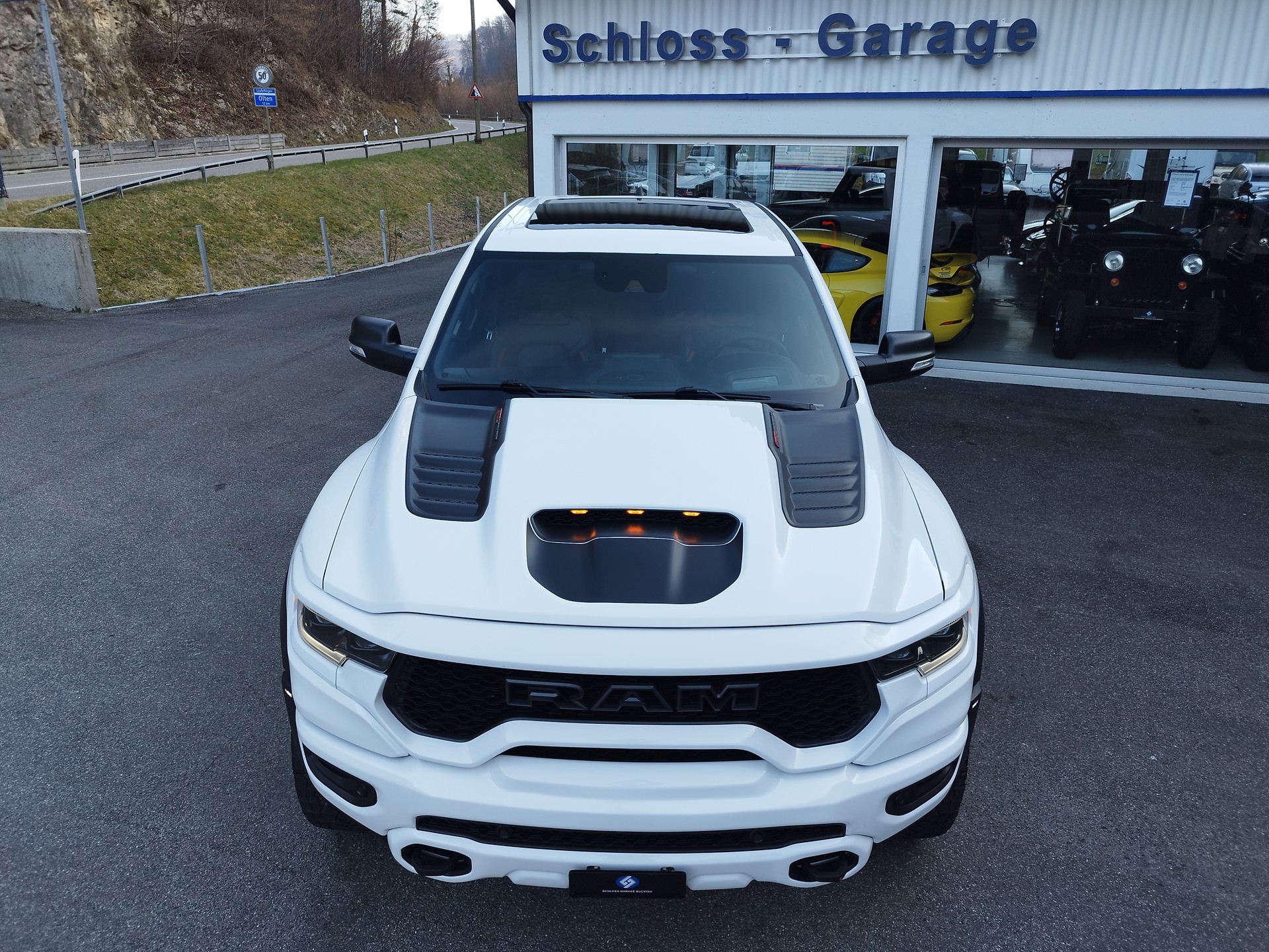 DODGE 1500 TRX Level 2 Facelift-showroom-element-3