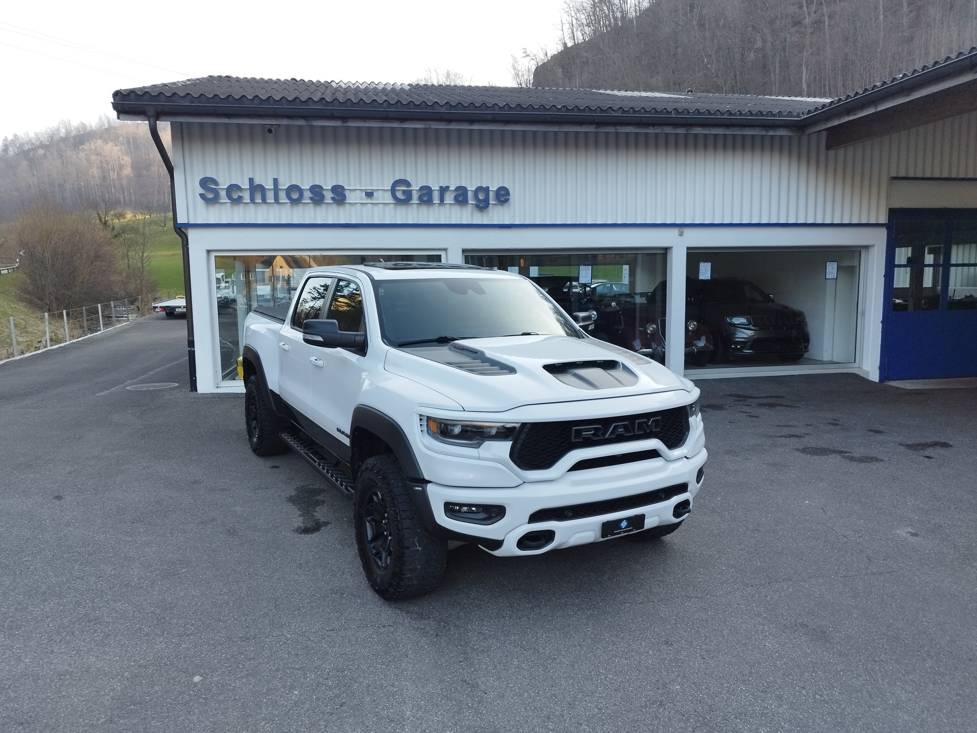DODGE 1500 TRX Level 2 Facelift-showroom-element-1