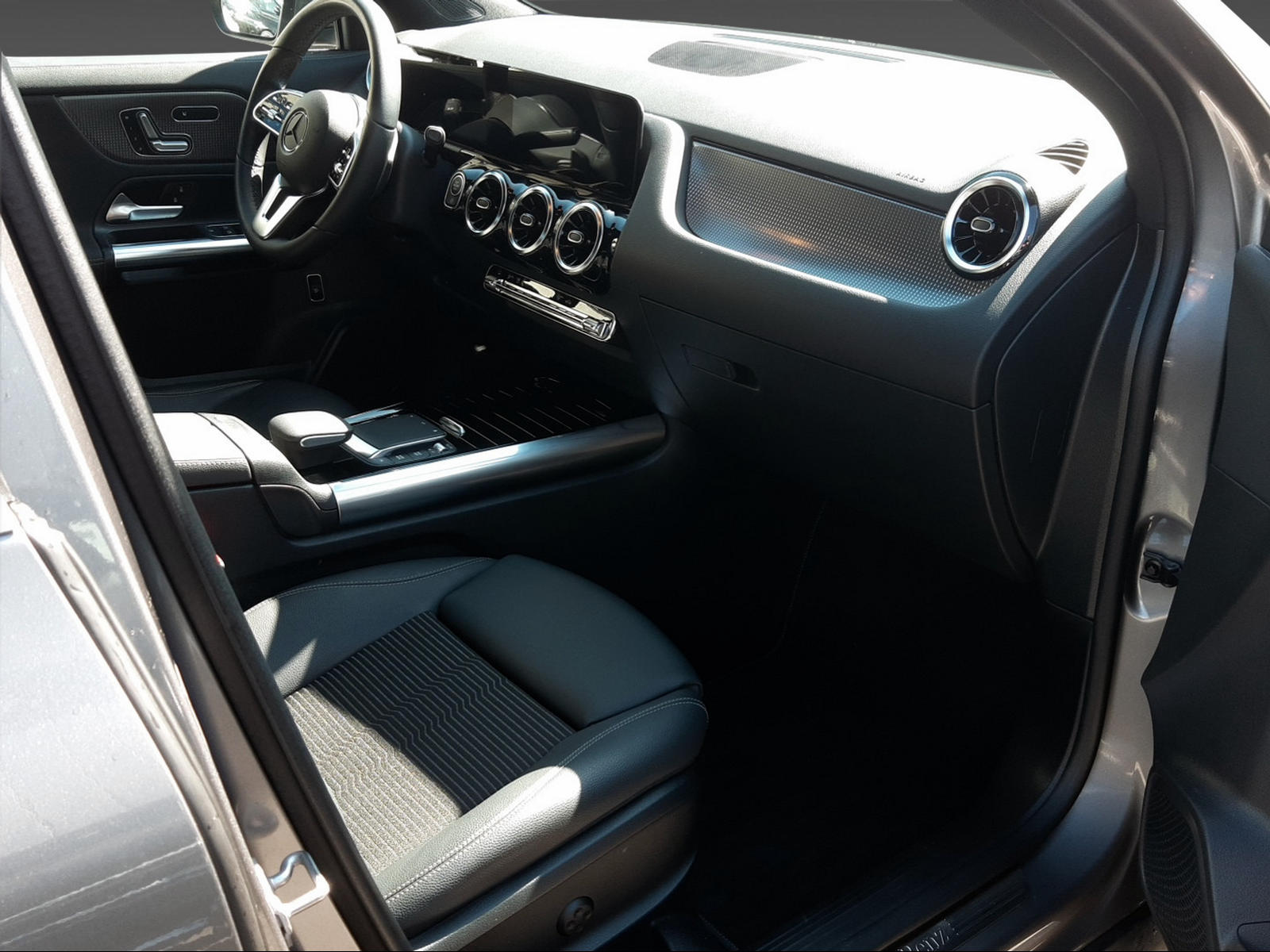 MERCEDES-BENZ GLA 250 4Matic Progressive-image-8