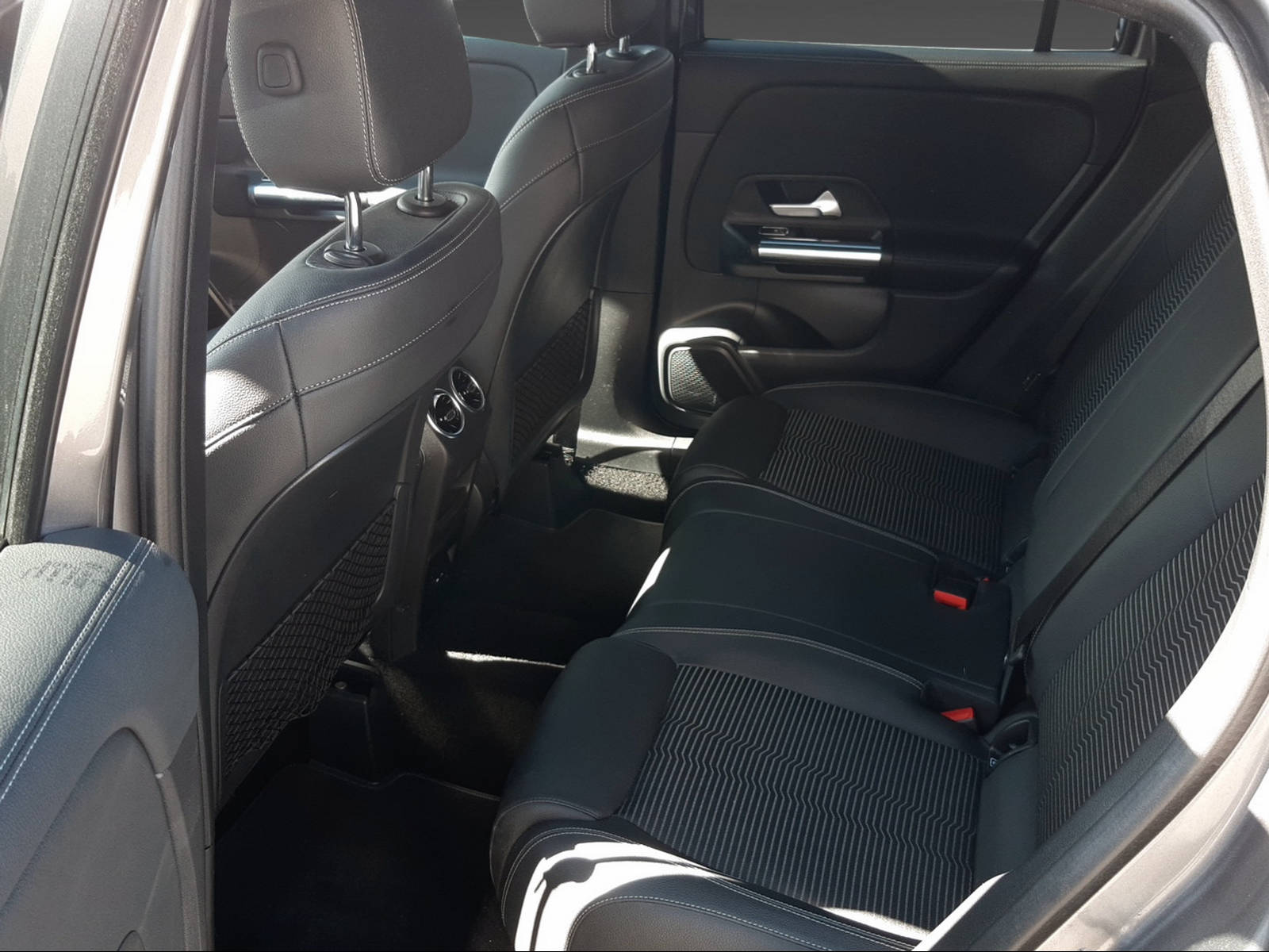 MERCEDES-BENZ GLA 250 4Matic Progressive-image-9
