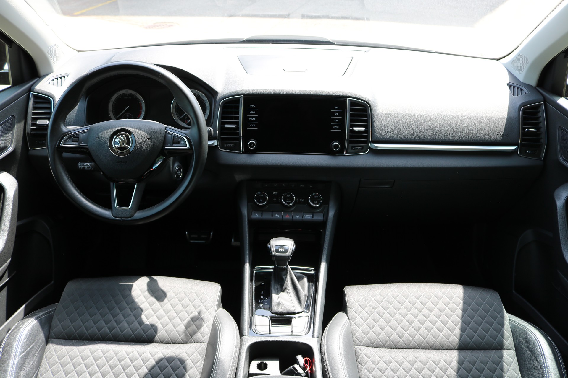 SKODA Karoq 1.5 TSI ACT Style DSG-showroom-element-3