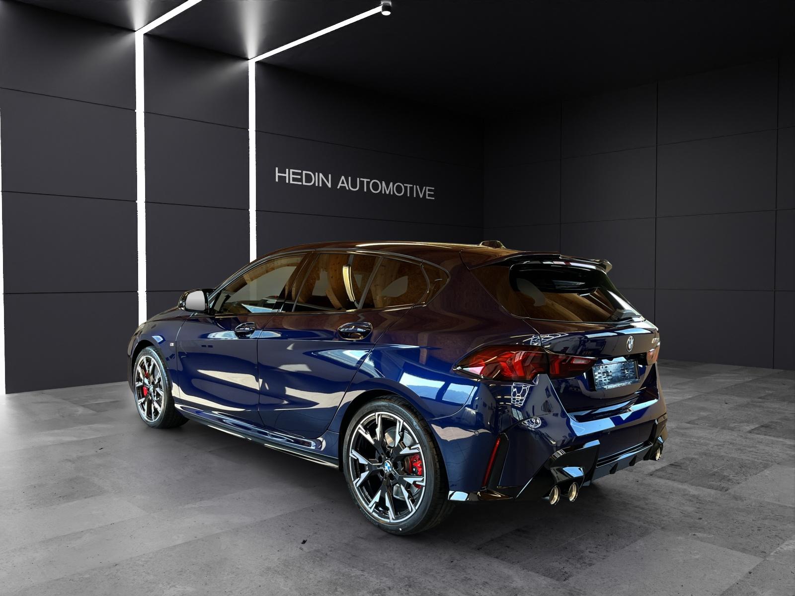BMW M135i xDrive-showroom-element-2