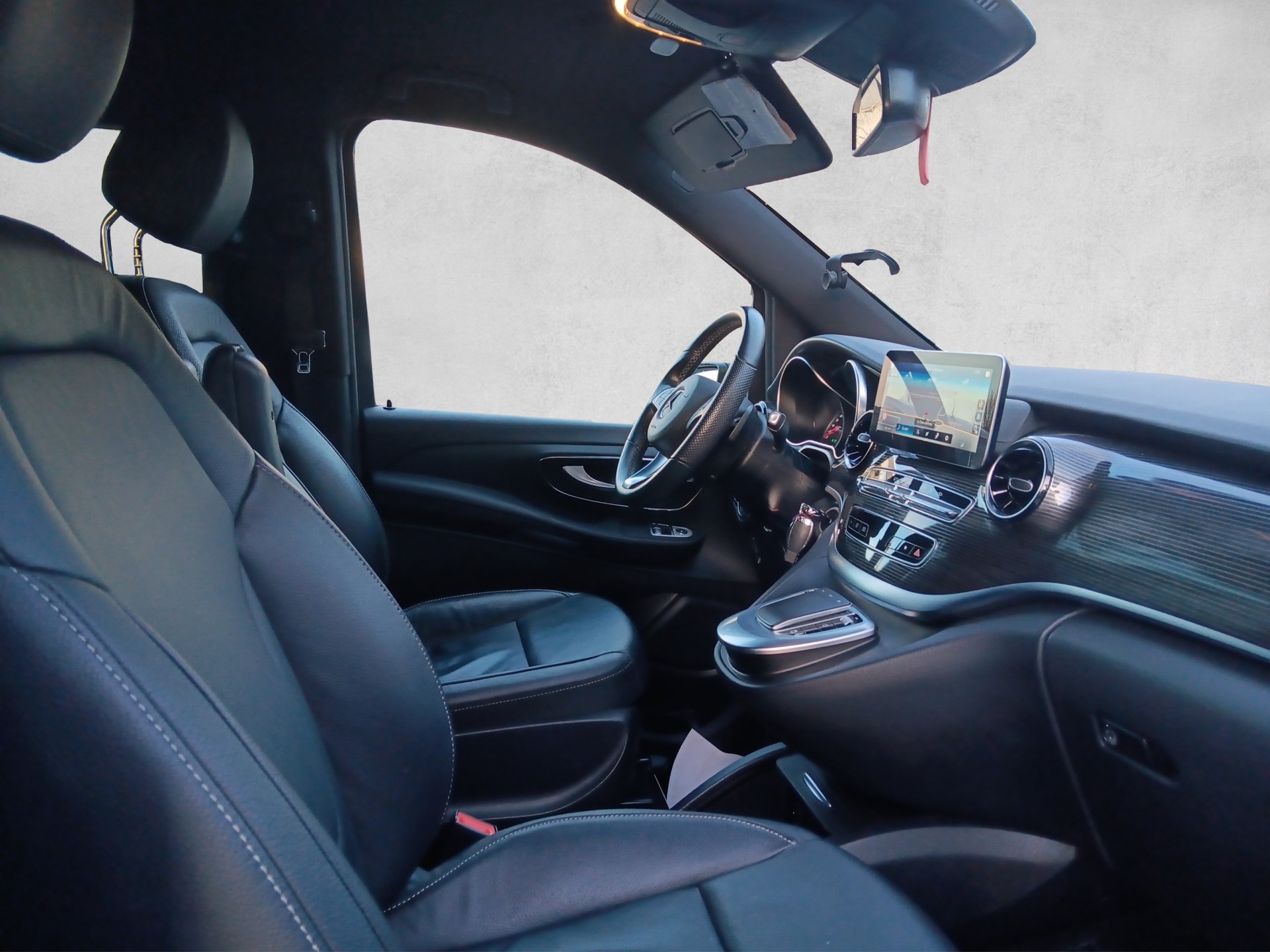 MERCEDES-BENZ V 250 d Avantgarde Kompakt 4Matic 9G-Tronic-image-9