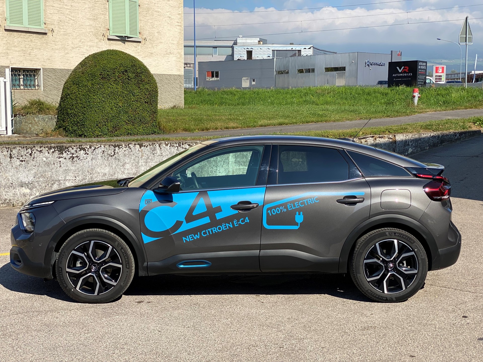 CITROEN C4 Electric Shine-image-1