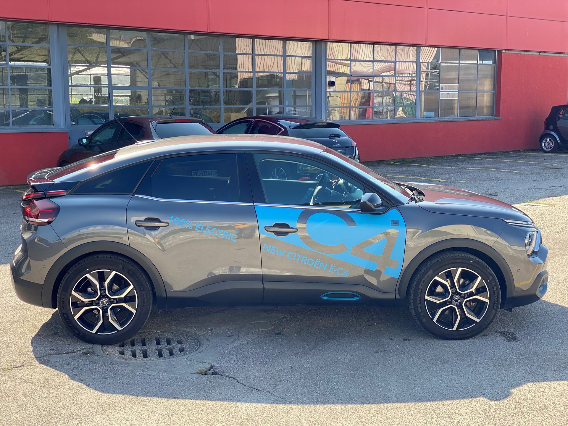 CITROEN C4 Electric Shine-image-3