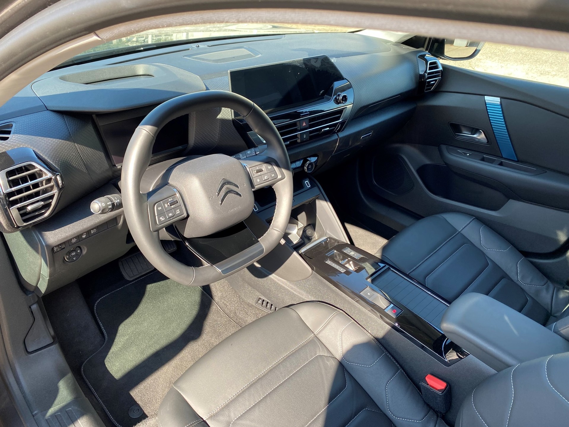 CITROEN C4 Electric Shine-image-4