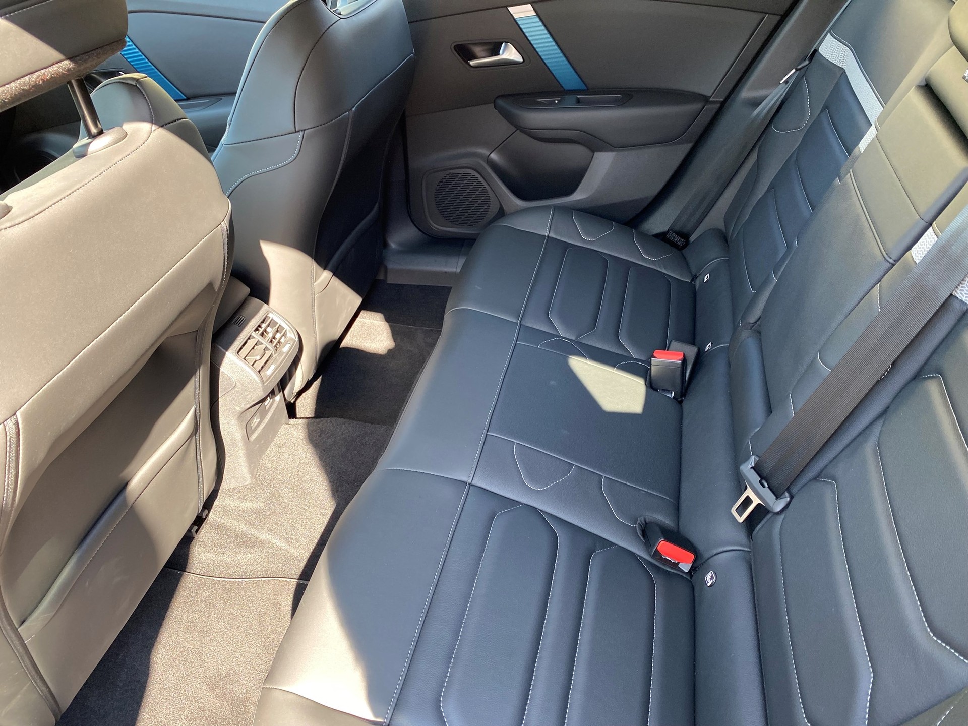 CITROEN C4 Electric Shine-image-5
