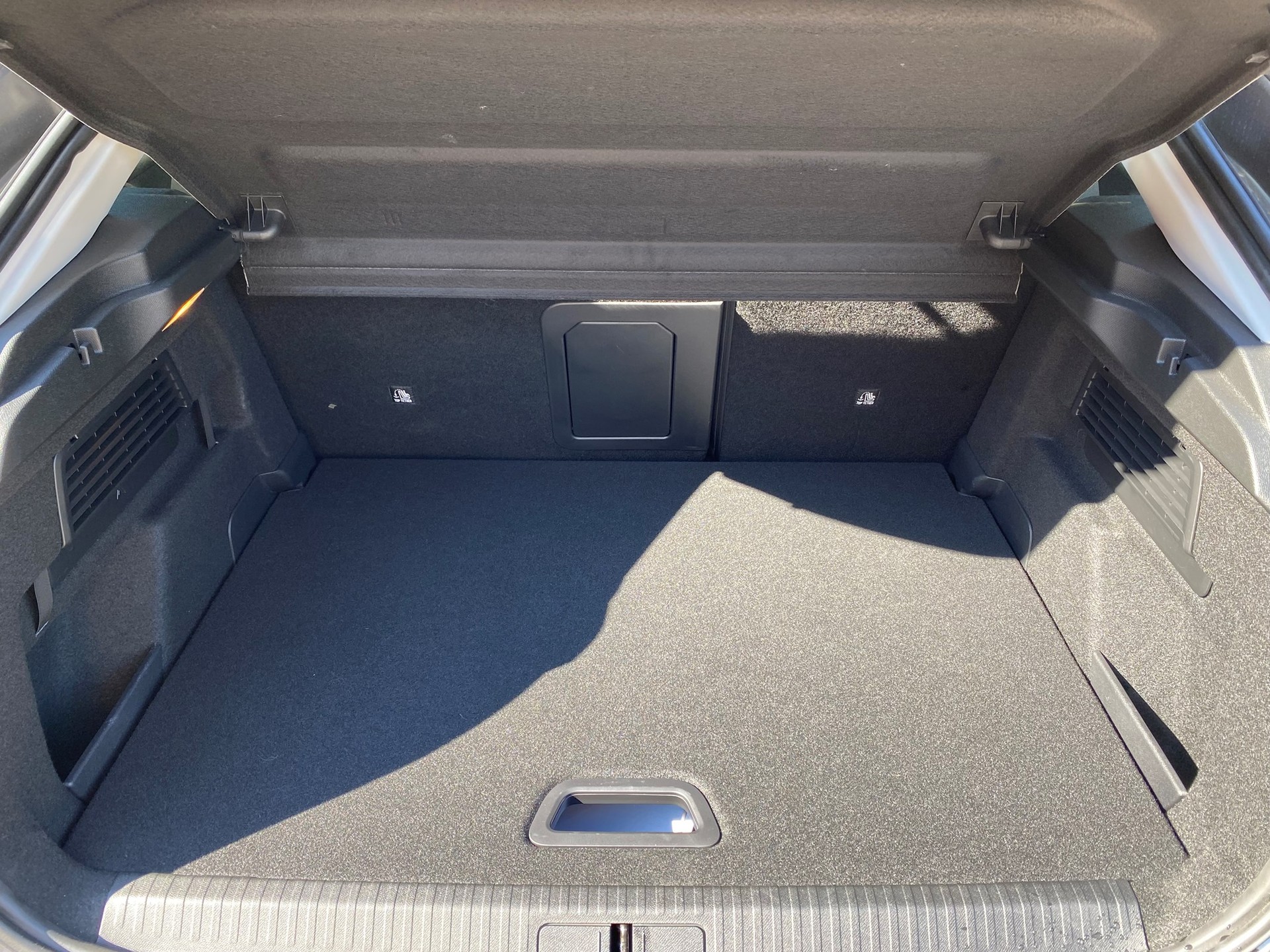 CITROEN C4 Electric Shine-image-6