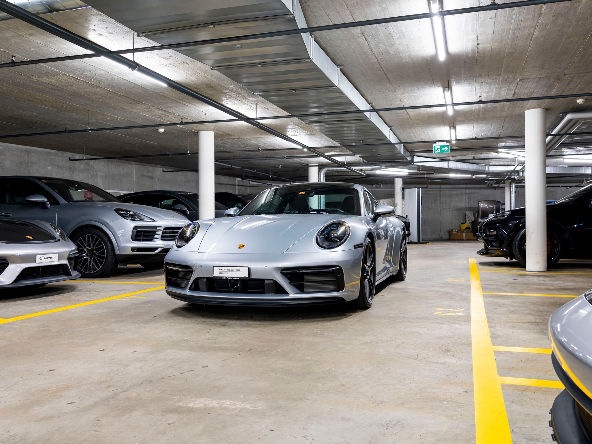 PORSCHE 911 Carrera 4 GTS