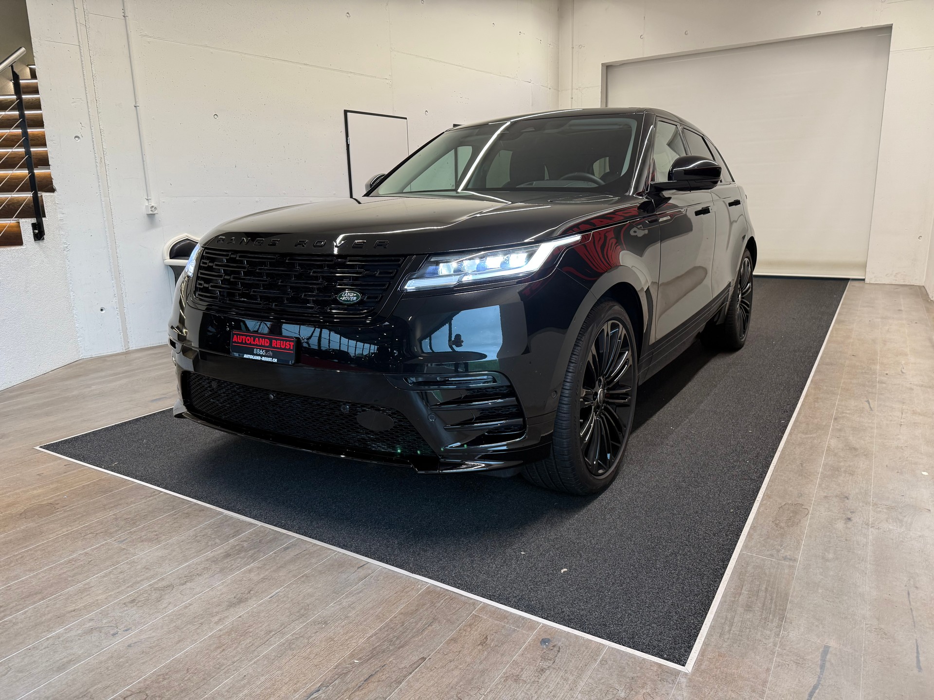 LAND ROVER Range Rover Velar Dynamic HSE P 400 Automatic-showroom-element-3