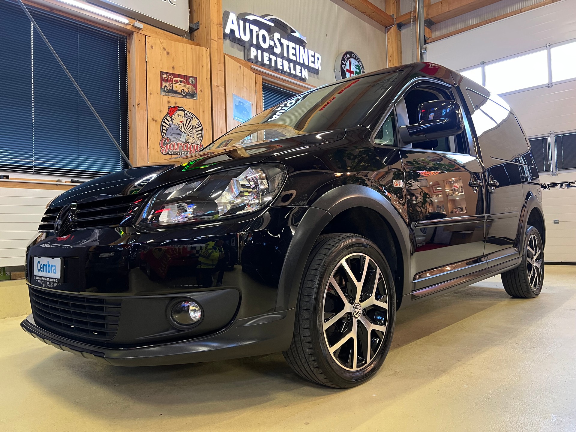 VW 4X4 "CROSS CADDY" 2.0 TDI 4Motion DSG AUTOMAT.  5 PLÄTZER. MIT AHK 1500 KG ZUGLAST.