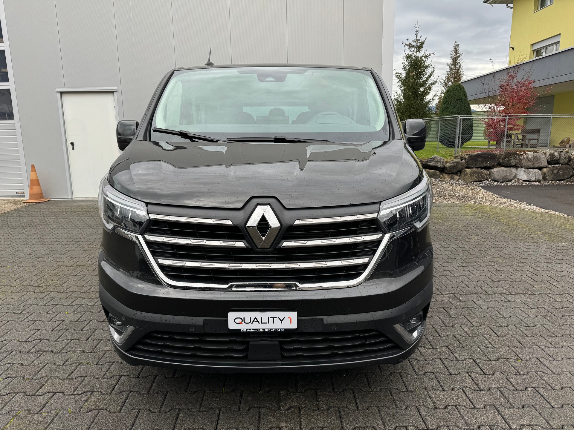 RENAULT Trafic Blue dCi 170 EDC Passenger Intens*NUR 7000 KM*8-PLÄTZER*TOP AUSSTATTUNG*AHK*-showroom-element-1