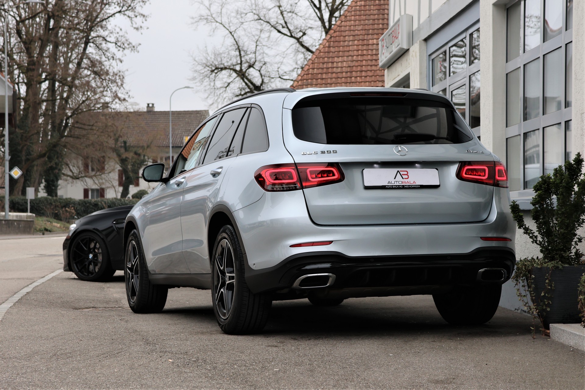 MERCEDES-BENZ GLC 300 AMG Line 4Matic 9G-Tronic (CH)-showroom-element-2