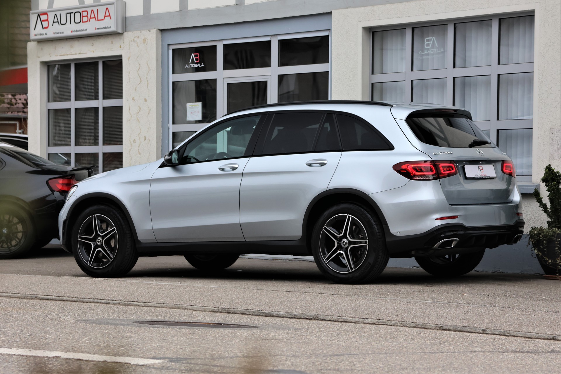 MERCEDES-BENZ GLC 300 AMG Line 4Matic 9G-Tronic (CH)-showroom-element-3