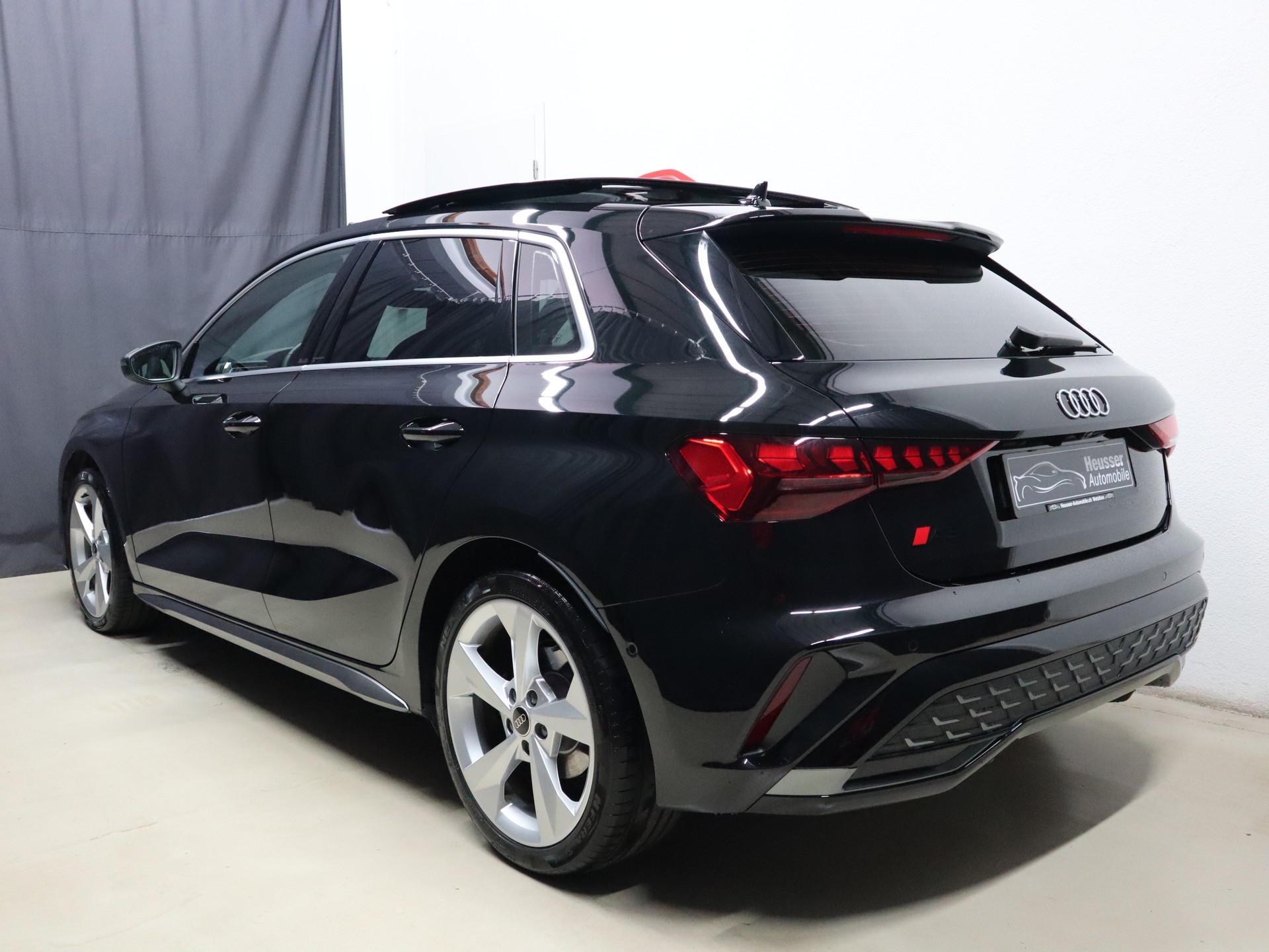 AUDI A3 Sportback 35 TDI S Line S-tronic - Panorama - Matrix LED - Sportsitze - Kamera - 150 PS-showroom-element-3