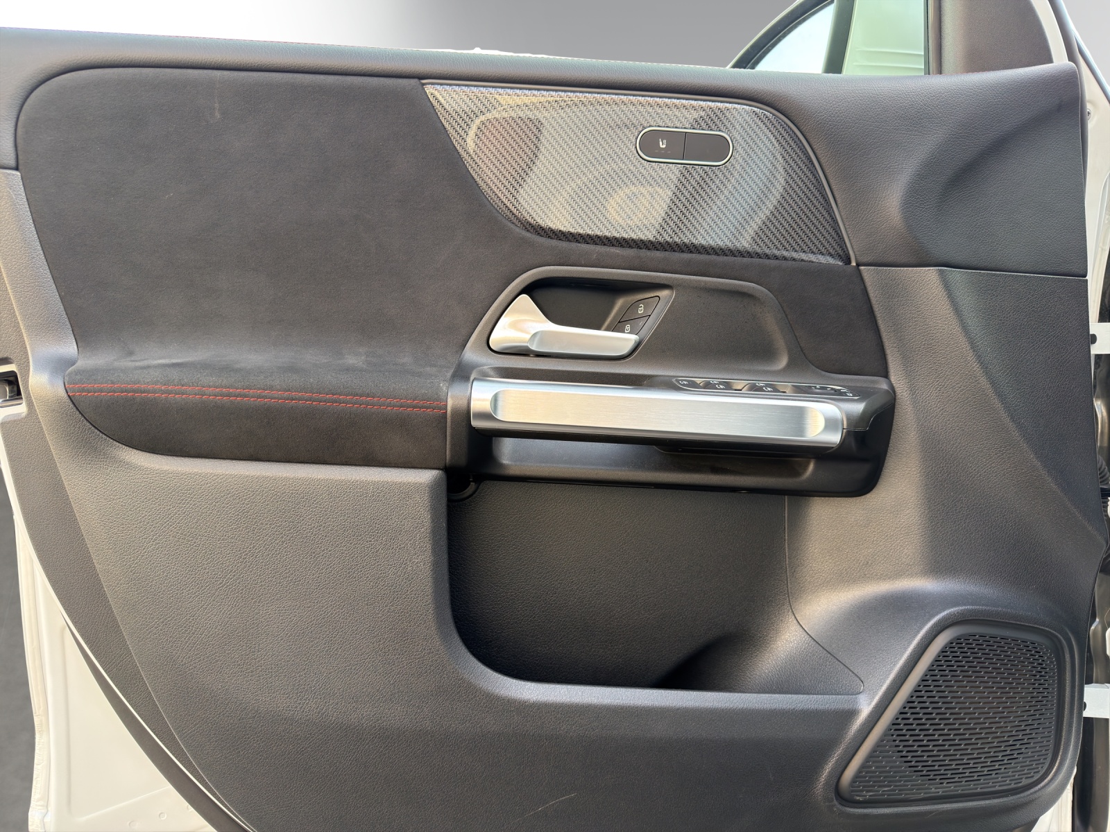 Image MERCEDES-BENZ GLB-220 GLB 220 d AMG Line 4 MAT.