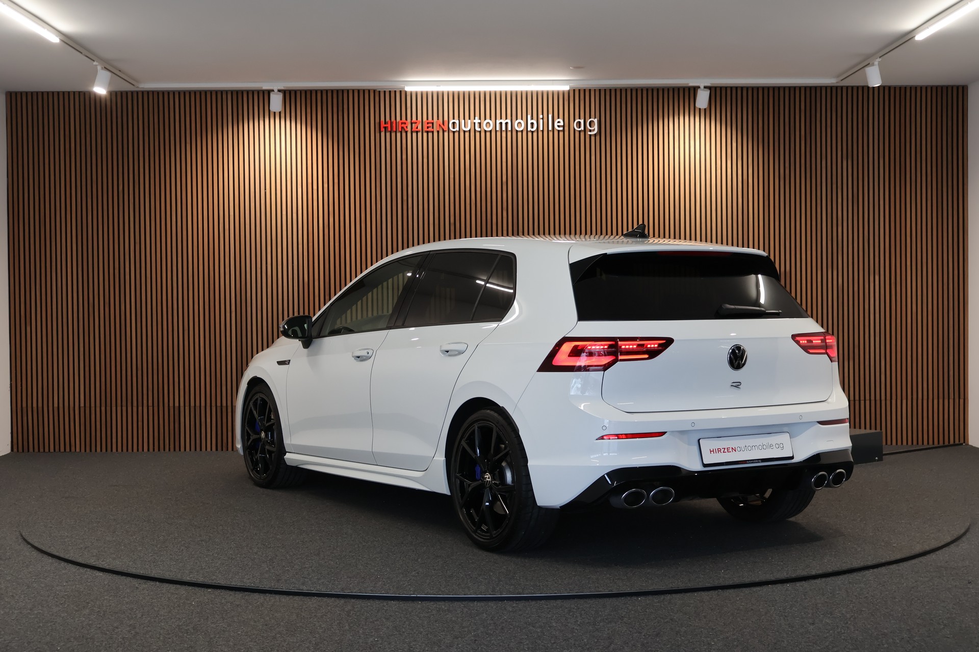 VW Golf 2.0 TSI R DSG 4Motion-showroom-element-2