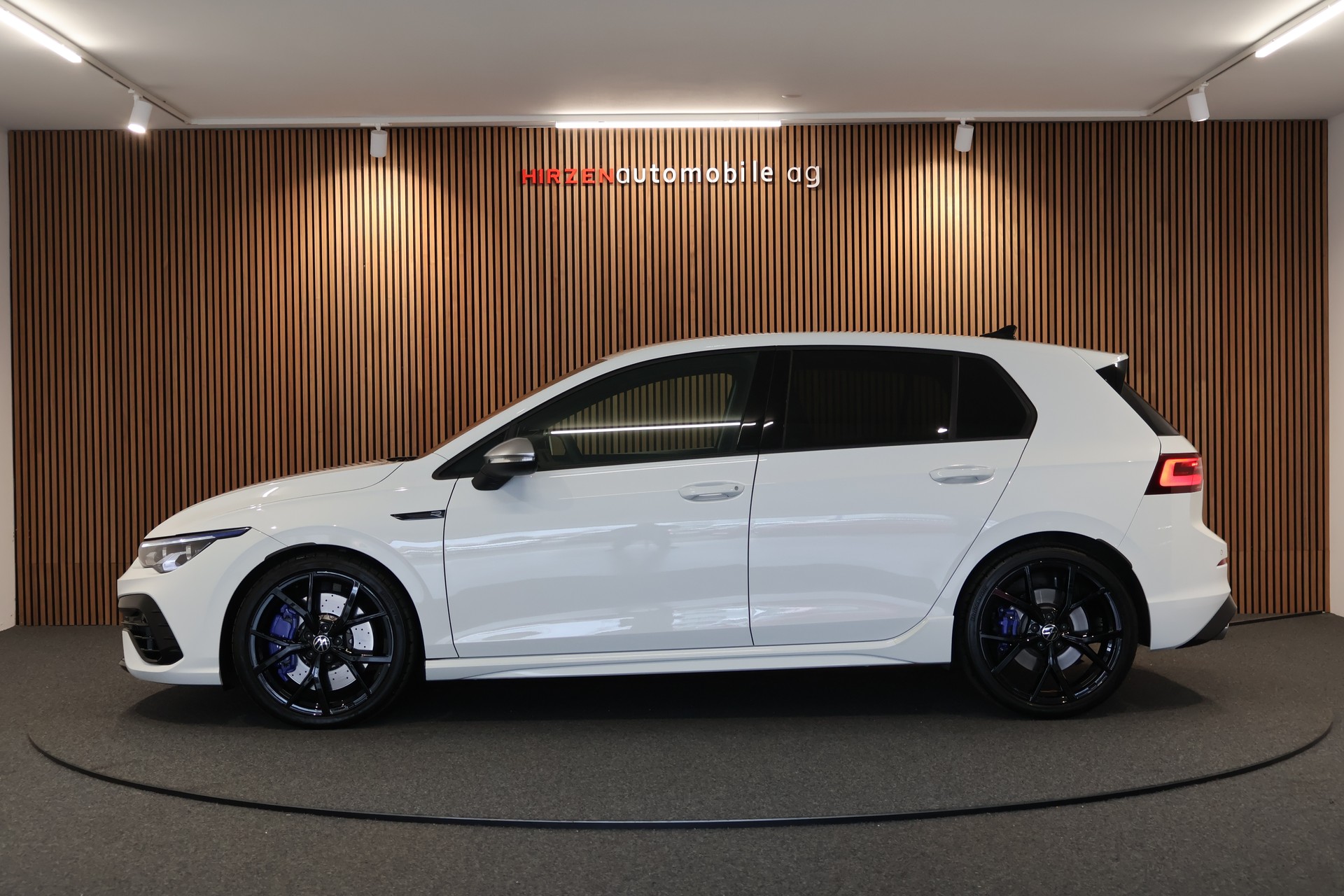 VW Golf 2.0 TSI R DSG 4Motion-showroom-element-1