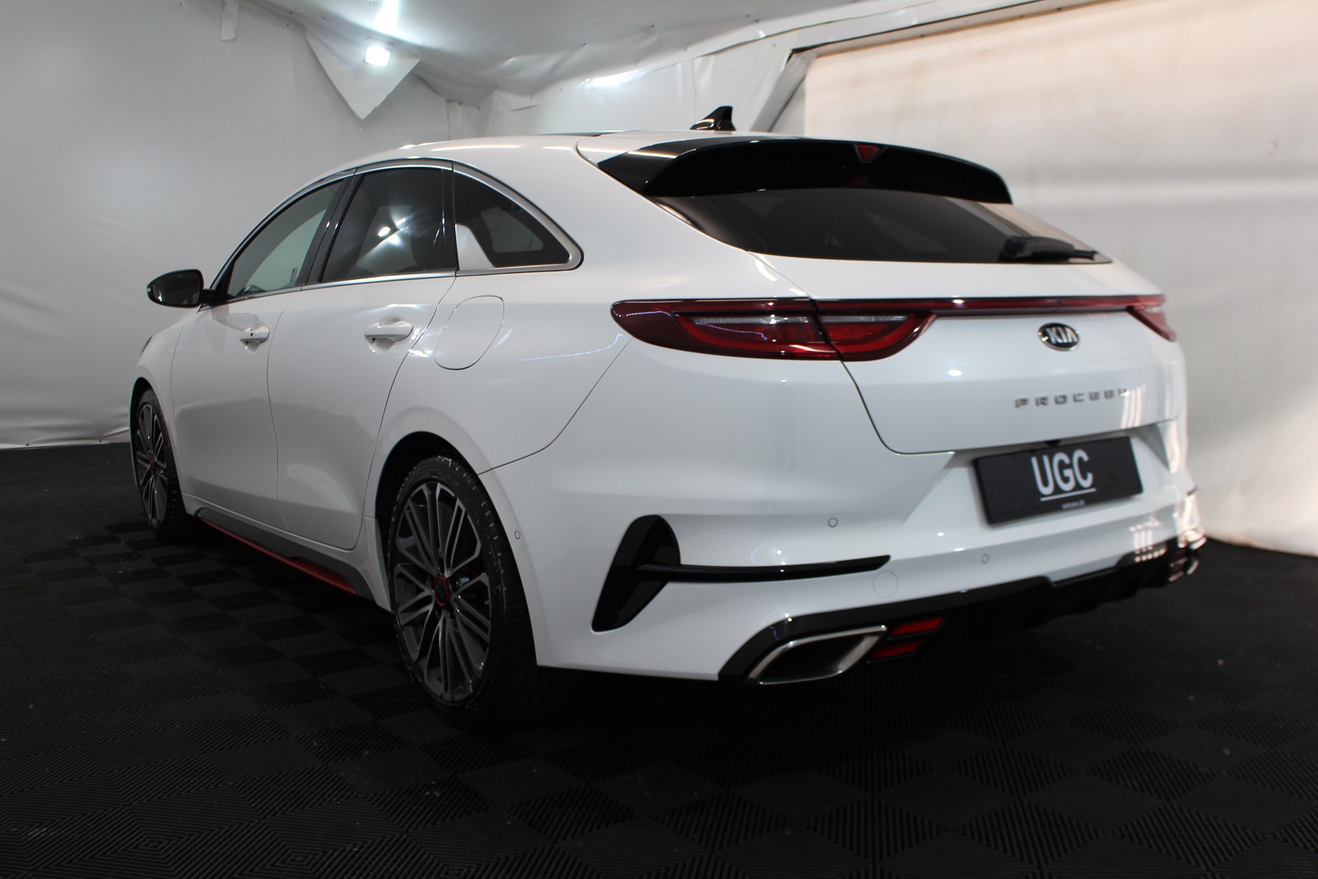KIA ProCeed 1.6 T-GDi GT DCT-showroom-element-3