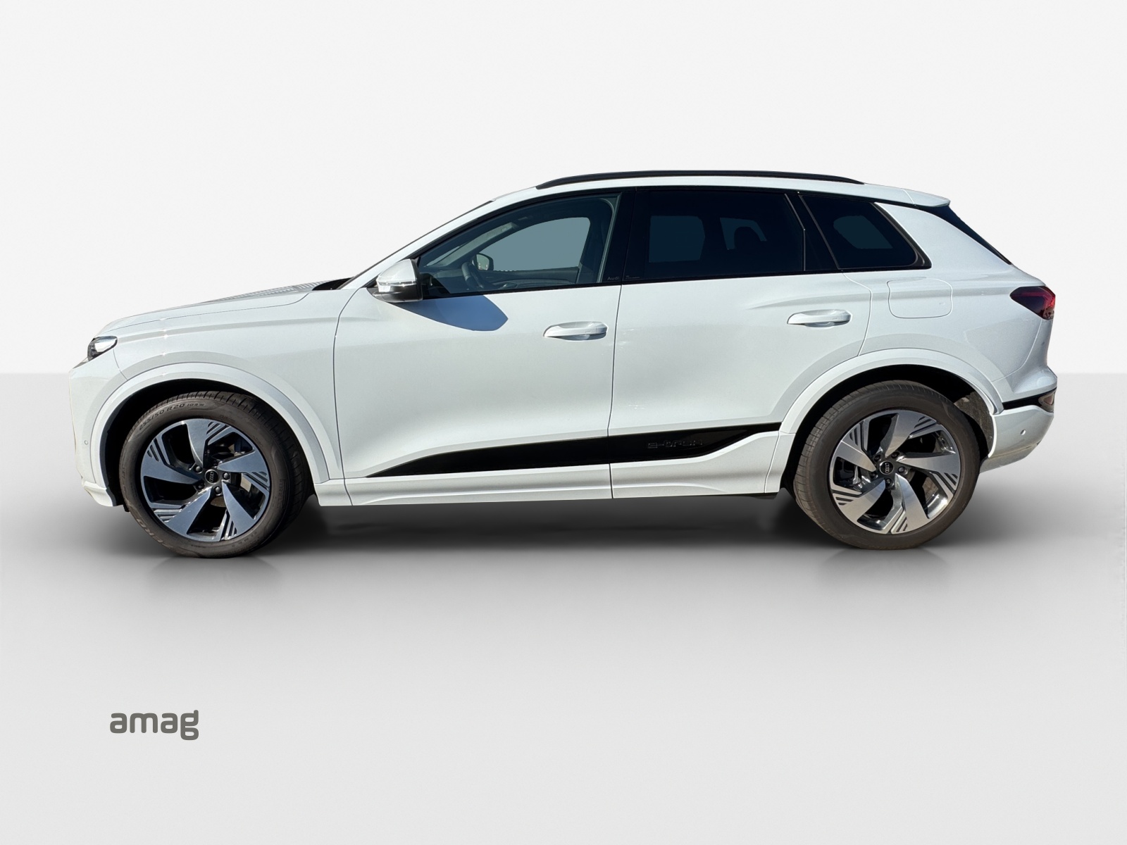 AUDI Q6 e-tron quattro-showroom-element-1