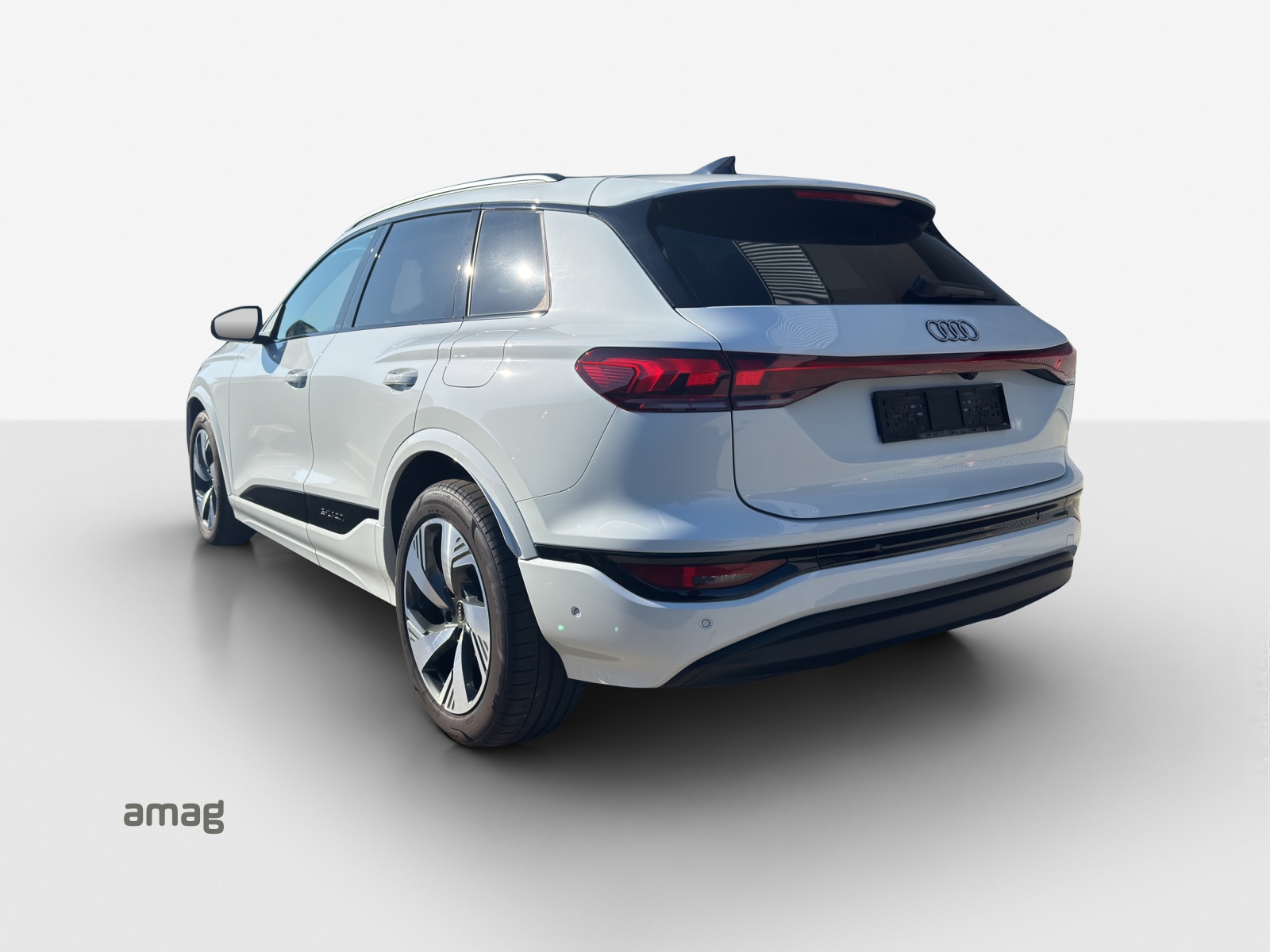 AUDI Q6 e-tron quattro-showroom-element-2