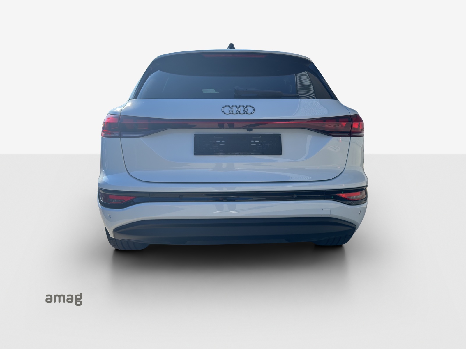 AUDI Q6 e-tron quattro-showroom-element-3