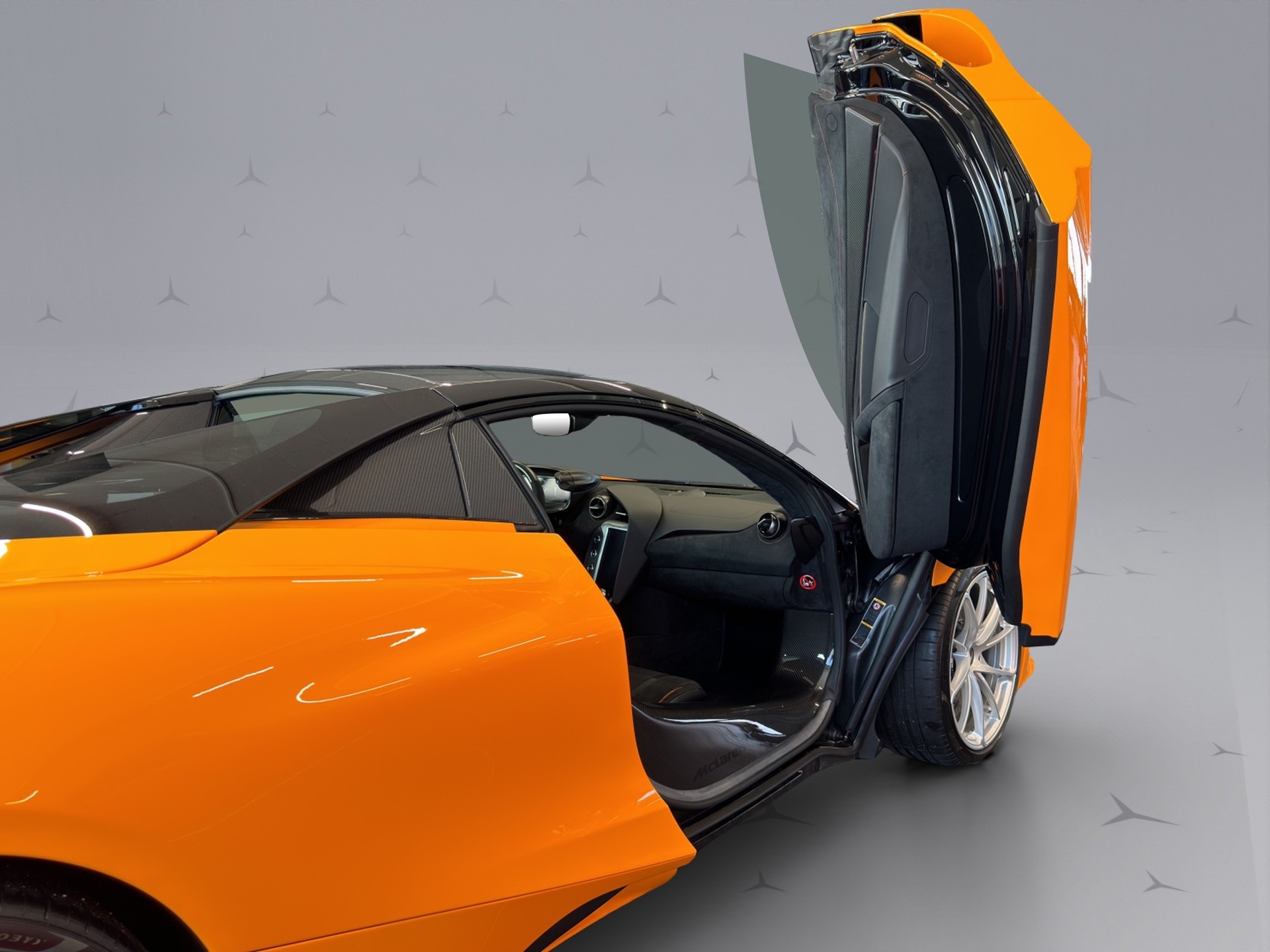 McLAREN 750S Spider-image-5