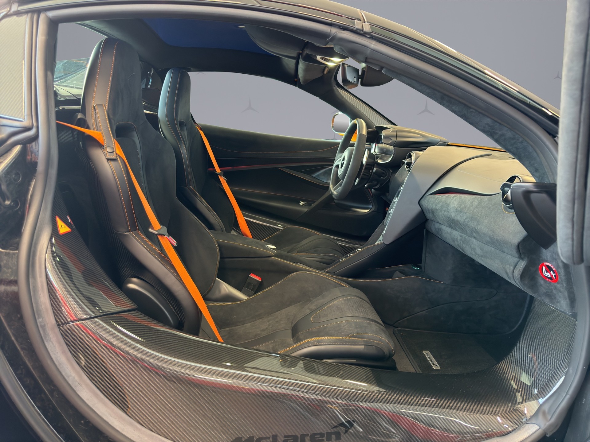 McLAREN 750S Spider-image-9