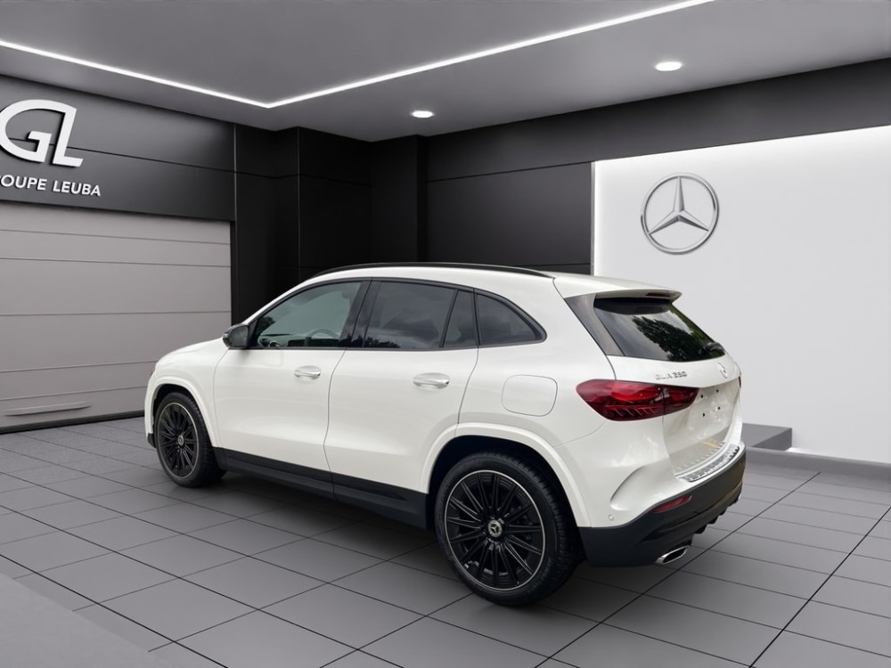 Image MERCEDES-BENZ GLA-220 GLA 220d 4Matic 8G-DCTSwiss Star