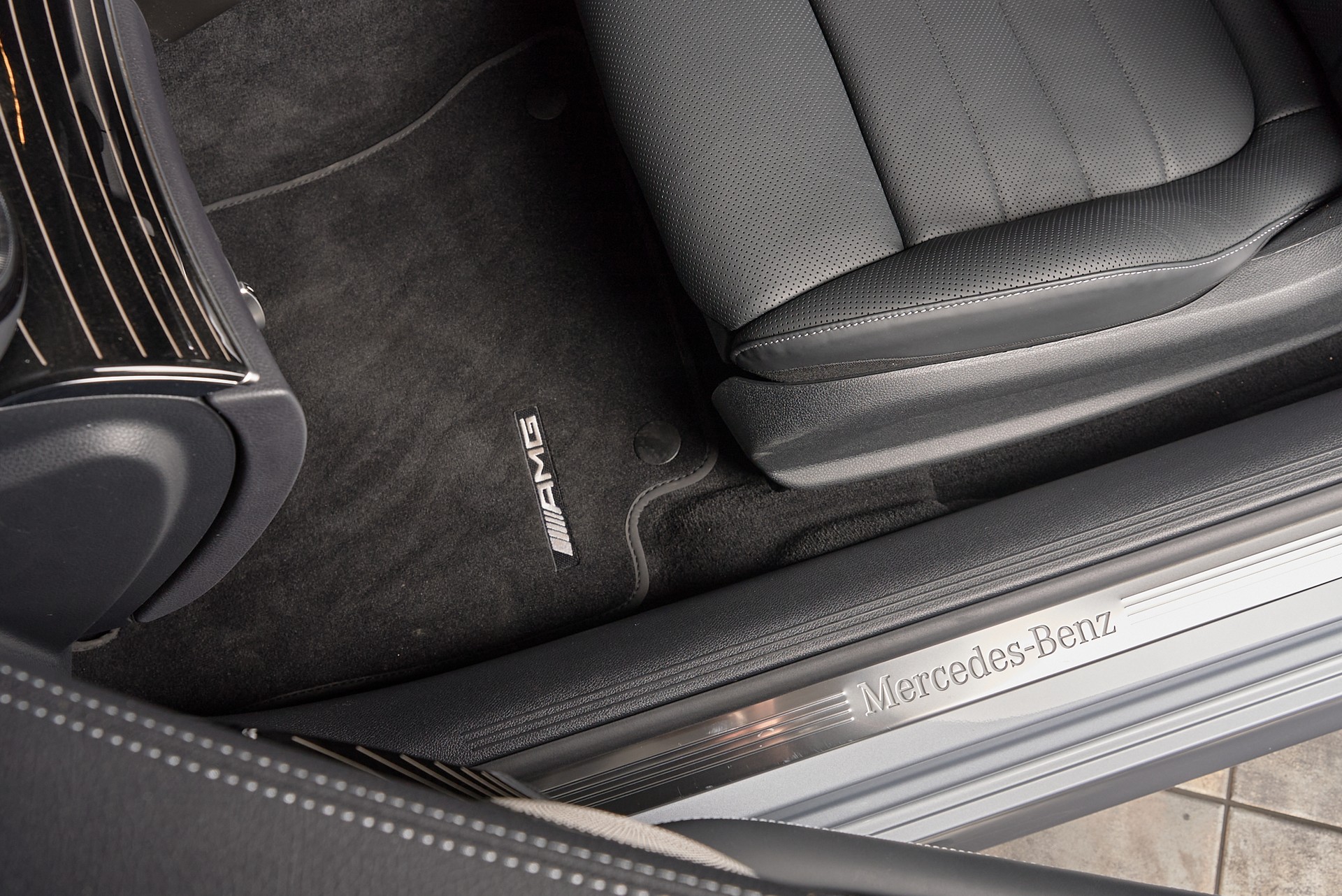 MERCEDES-BENZ E 450 Cabriolet 4Matic AMG Line 9G-Tronic-showroom-element-3