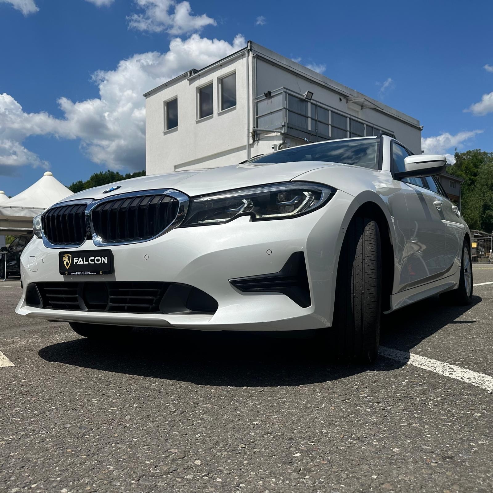 BMW 320d xDrive 48V Touring Steptronic-showroom-element-3