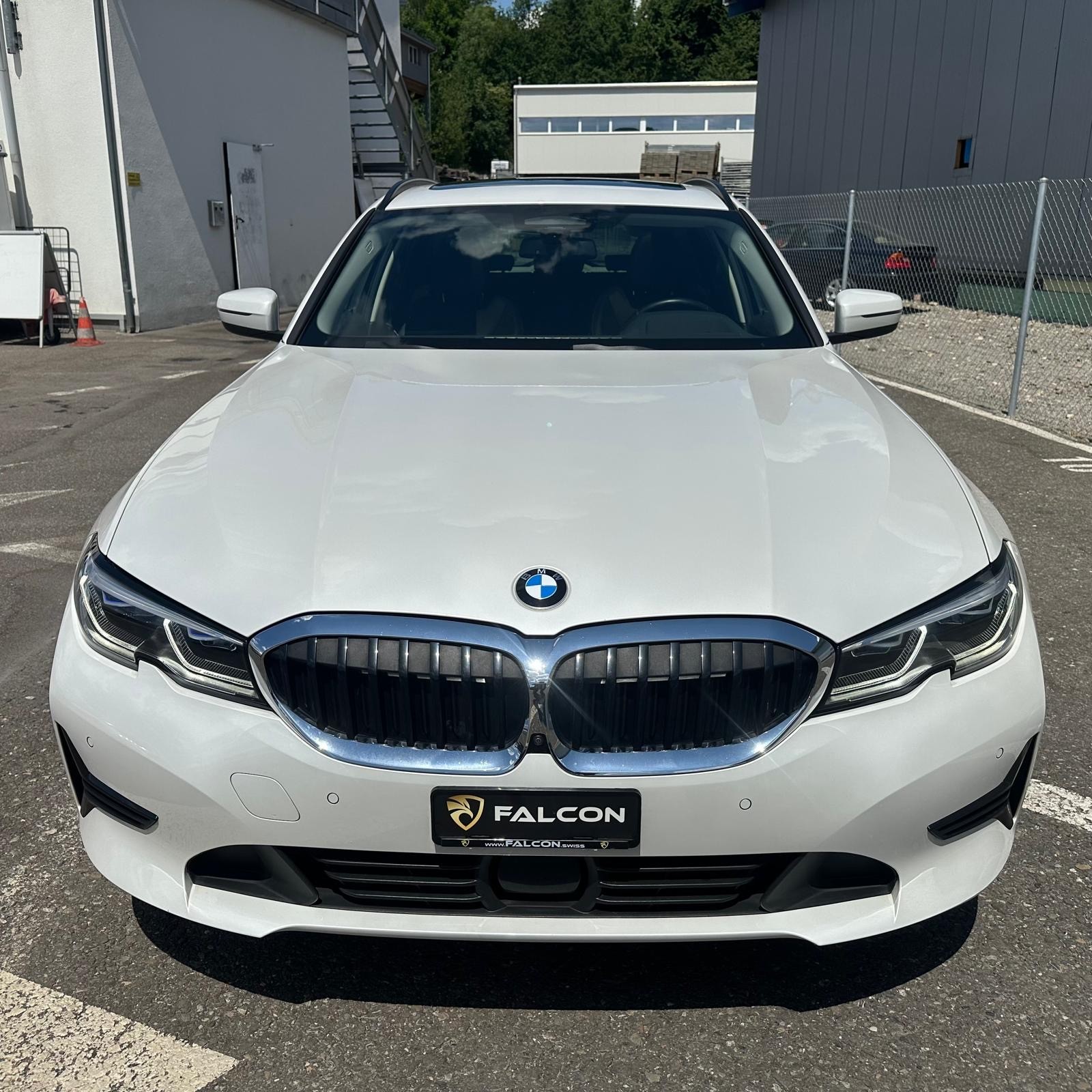 BMW 320d xDrive 48V Touring Steptronic-showroom-element-1