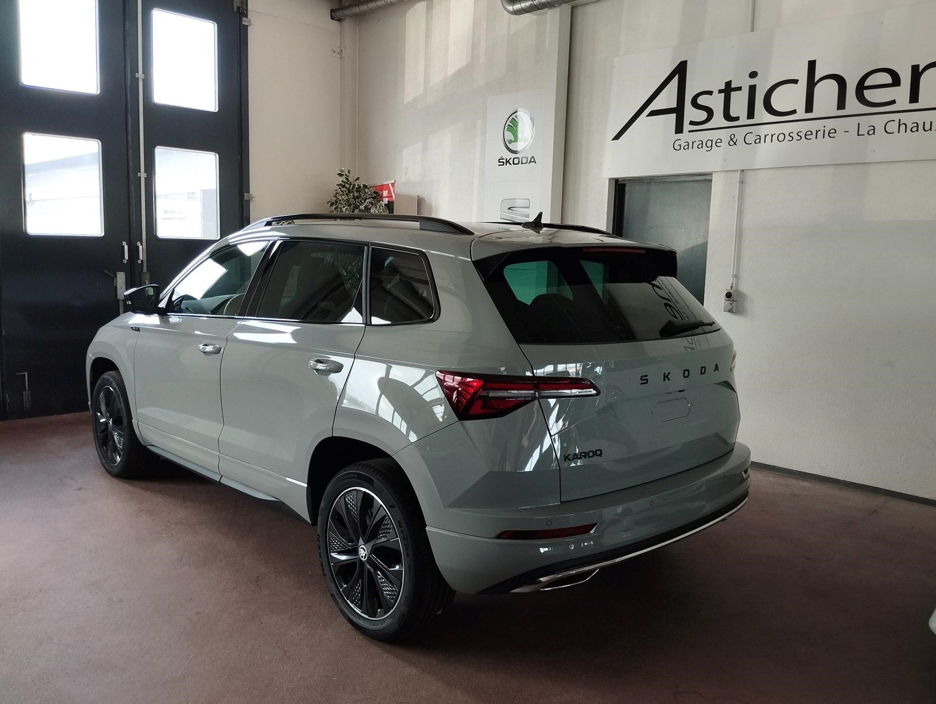 SKODA Karoq 1.5 TSI SportLine DSG-showroom-element-3