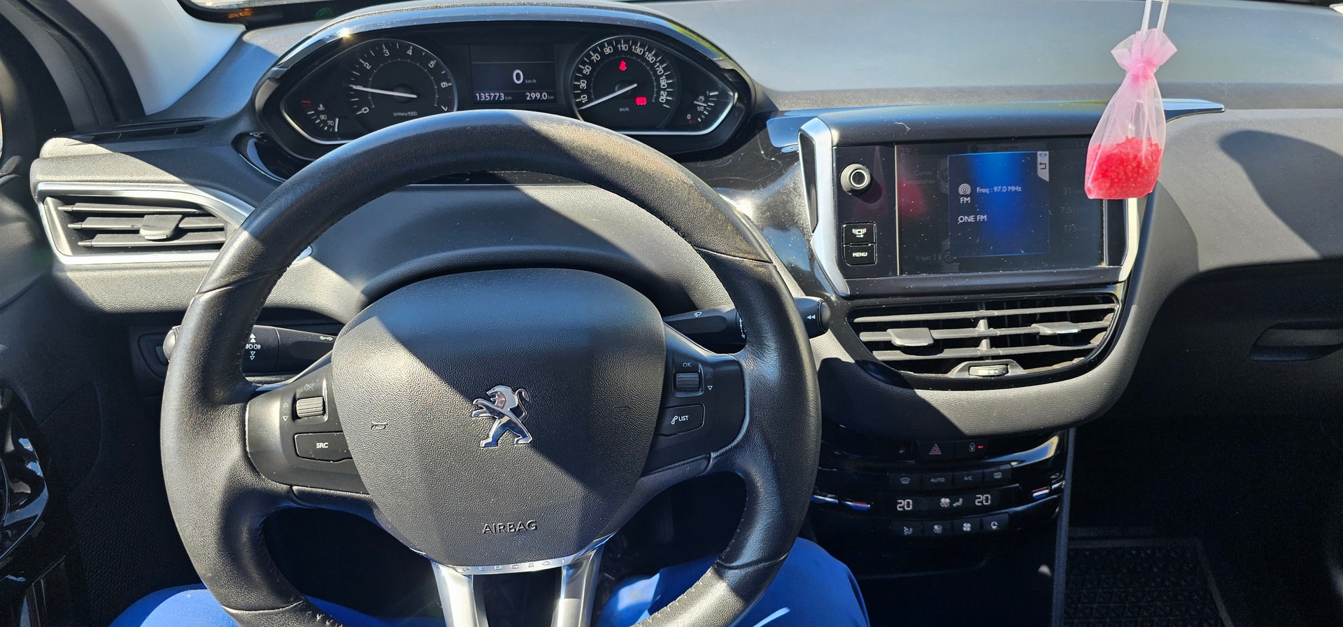 PEUGEOT 208 1.6 VTI Allure-image-3