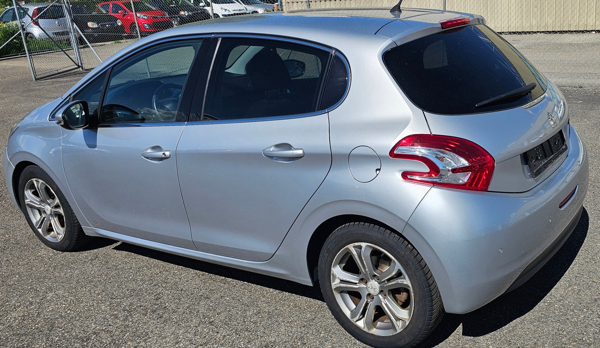 PEUGEOT 208 1.6 VTI Allure-image-2