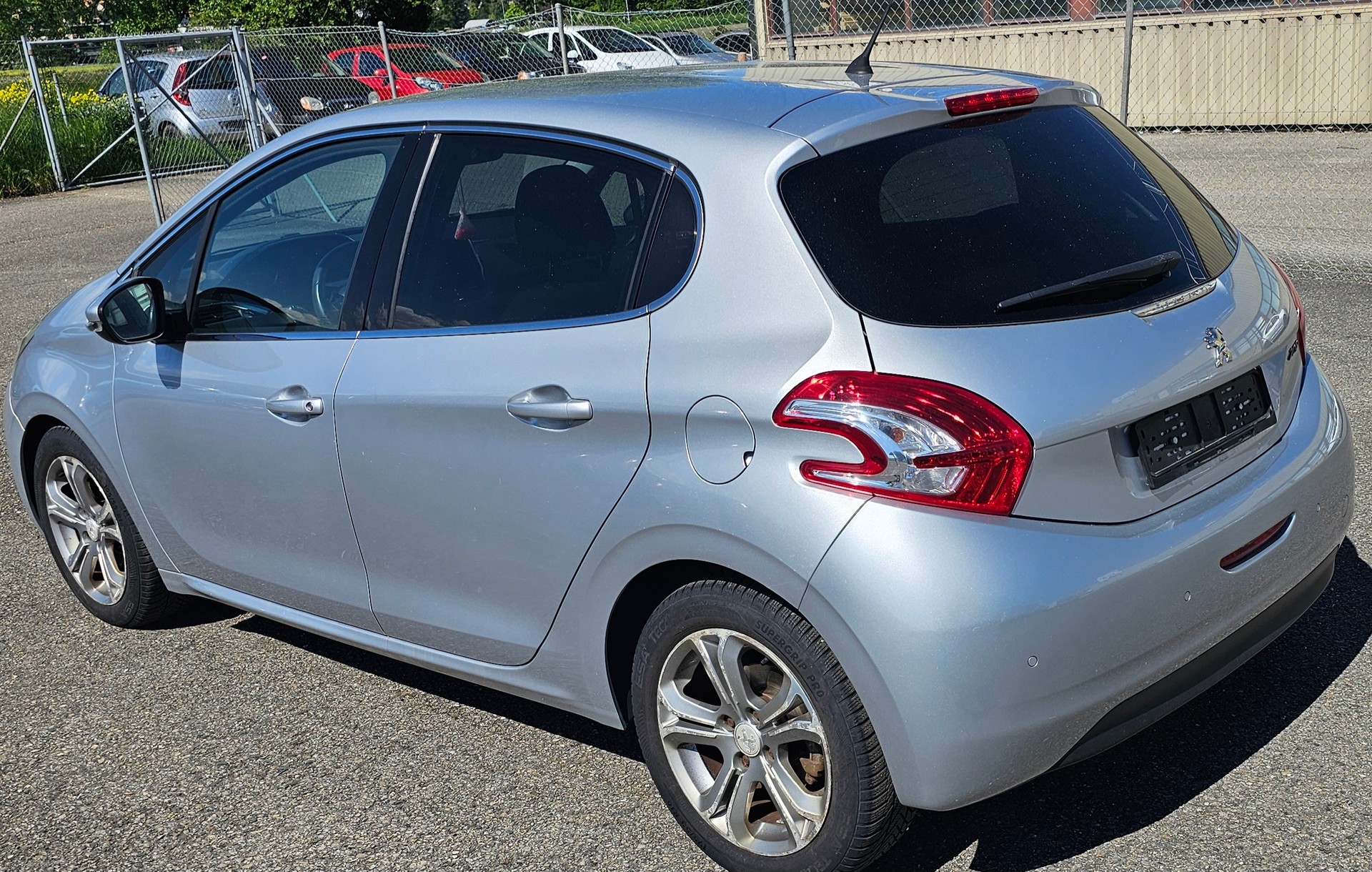 PEUGEOT 208 1.6 VTI Allure-image-5