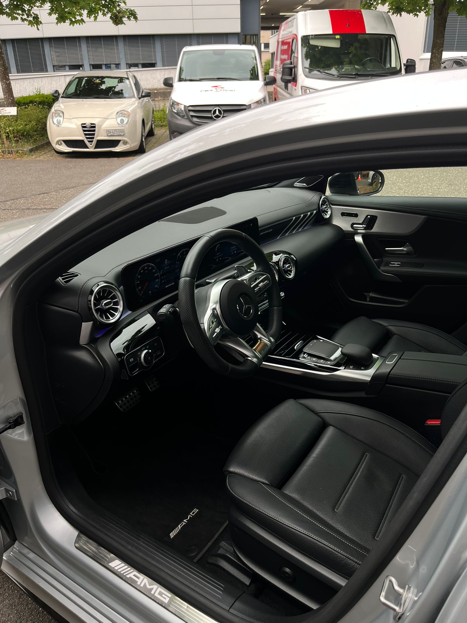 MERCEDES-BENZ A 35 AMG 4Matic Speedshift-image-5
