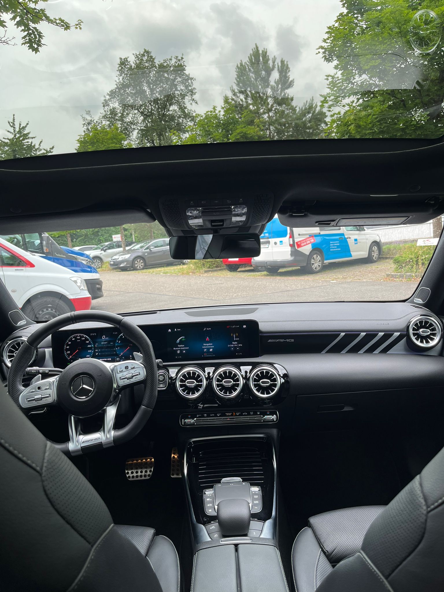 MERCEDES-BENZ A 35 AMG 4Matic Speedshift-image-4